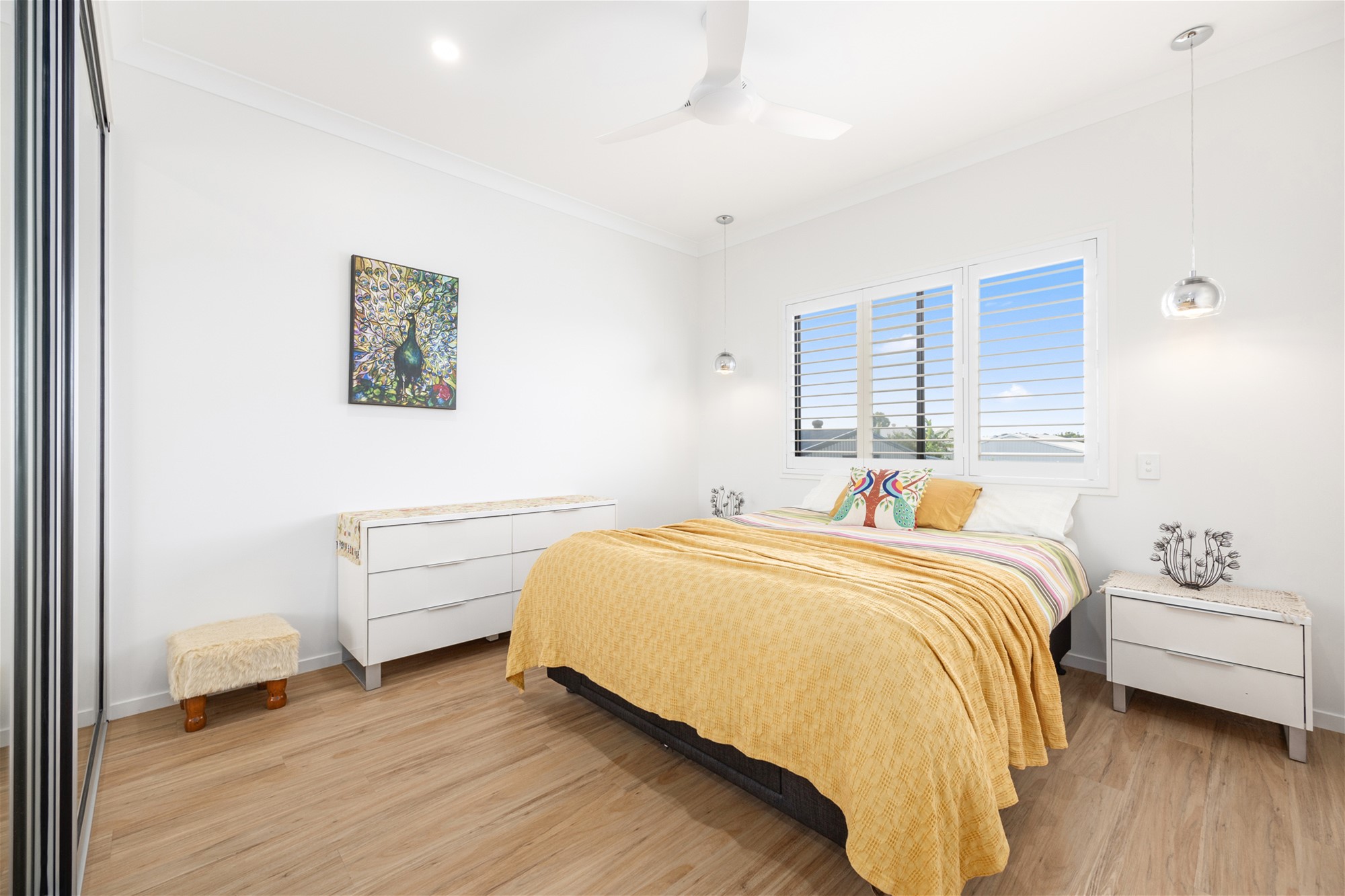 MODERN DESIGNER HOME WITH VIEWS 23