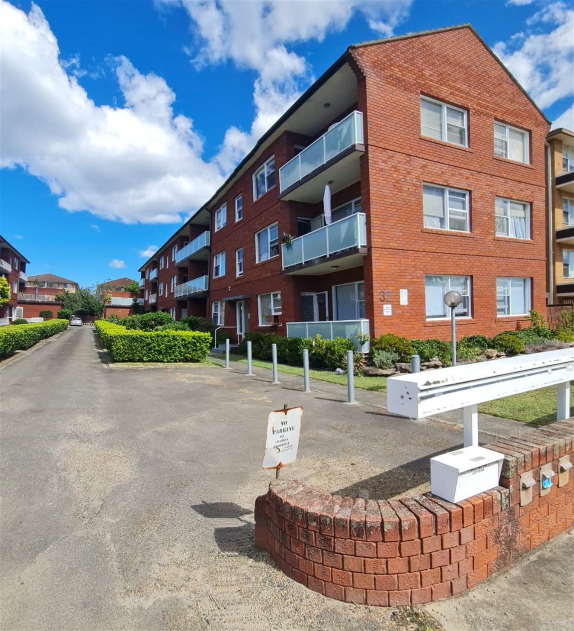 Large 2 Bedroom unit in stunning location!!