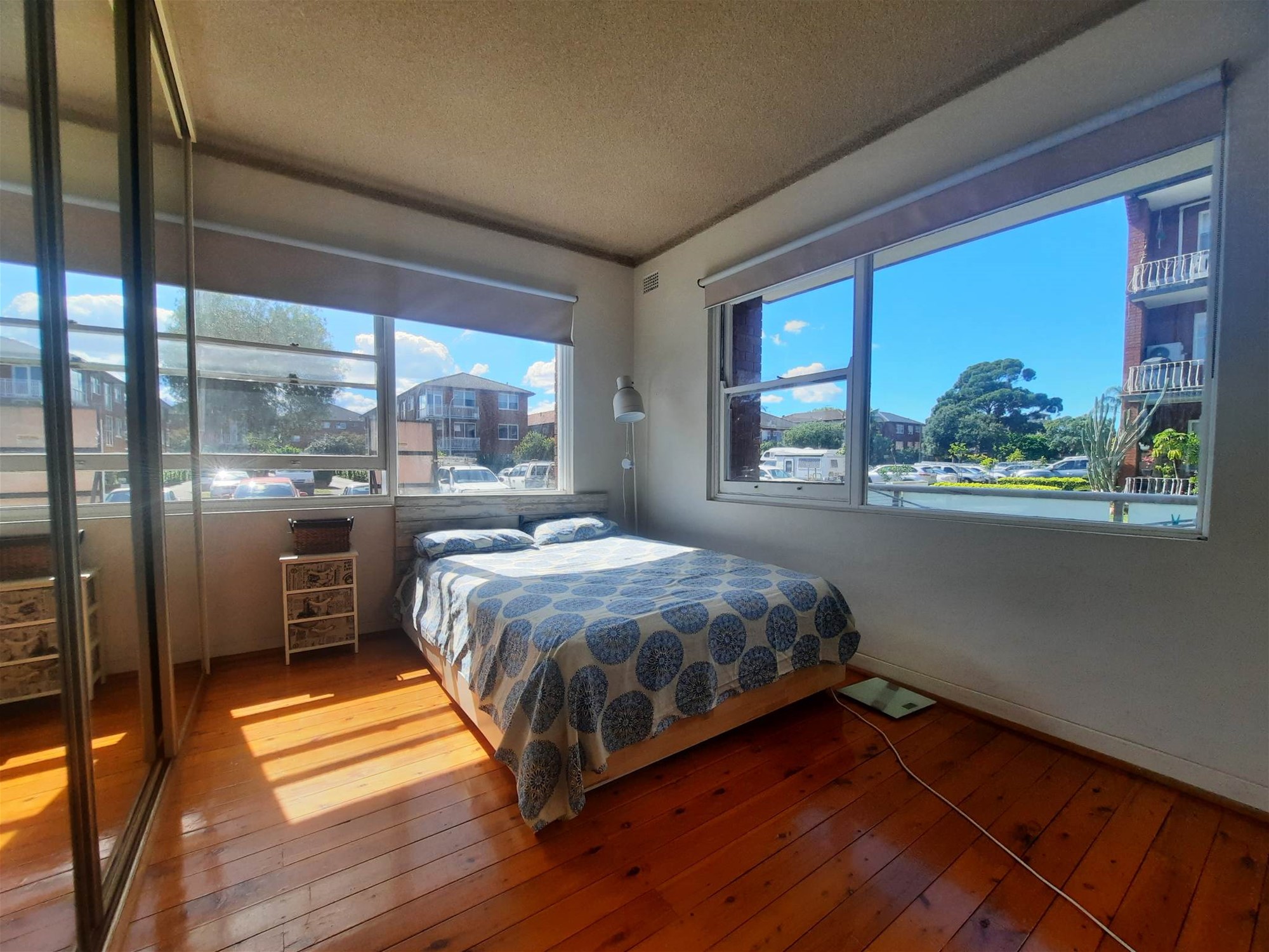Large 2 Bedroom unit in 5