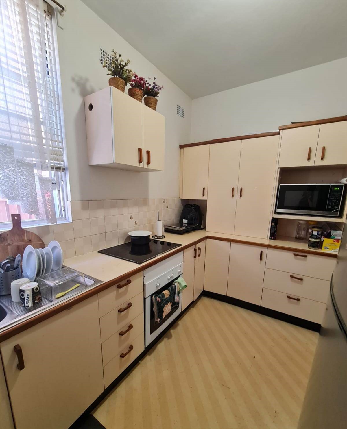 Large 2 Bedroom unit in 7
