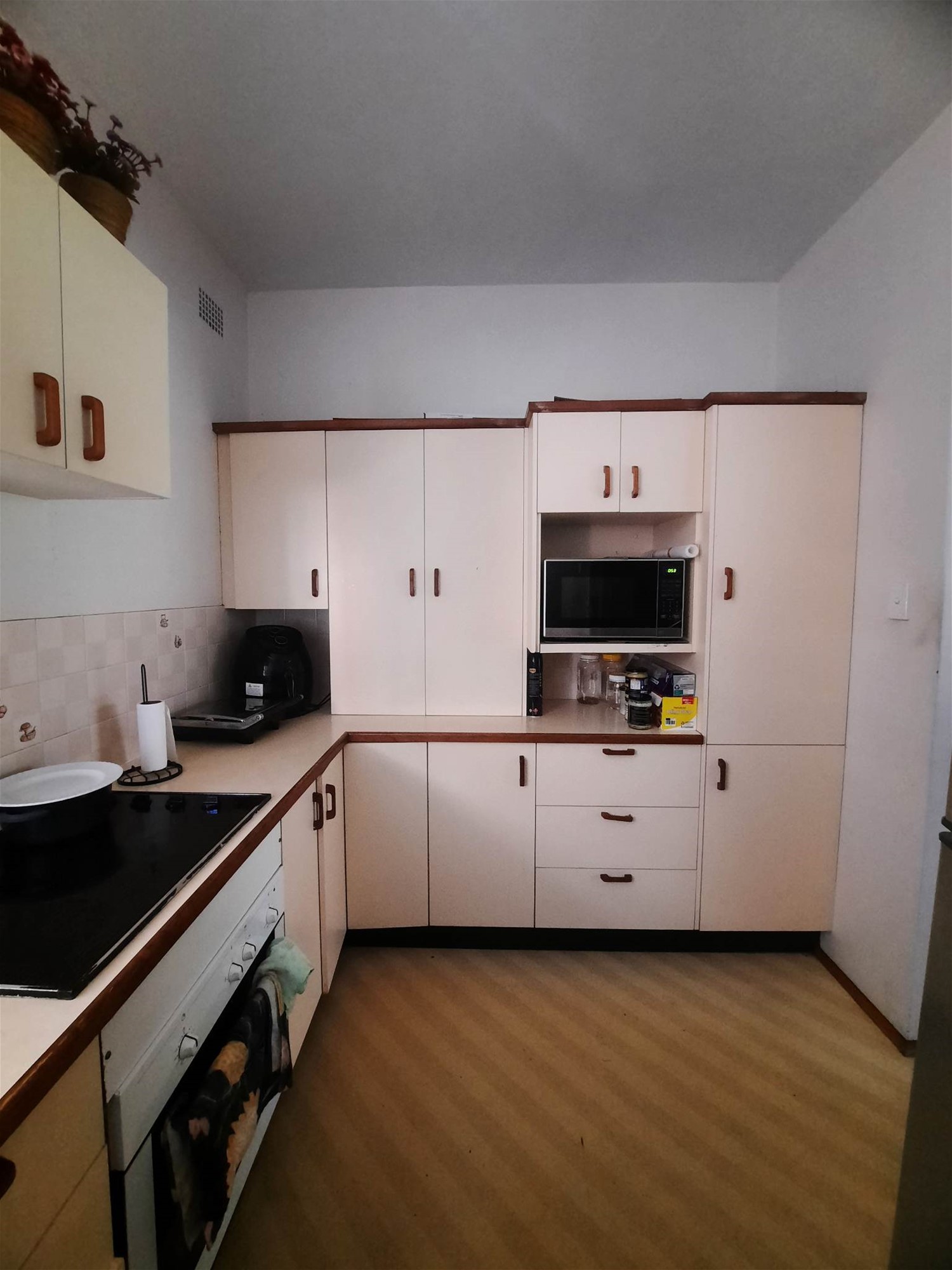 Large 2 Bedroom unit in 8