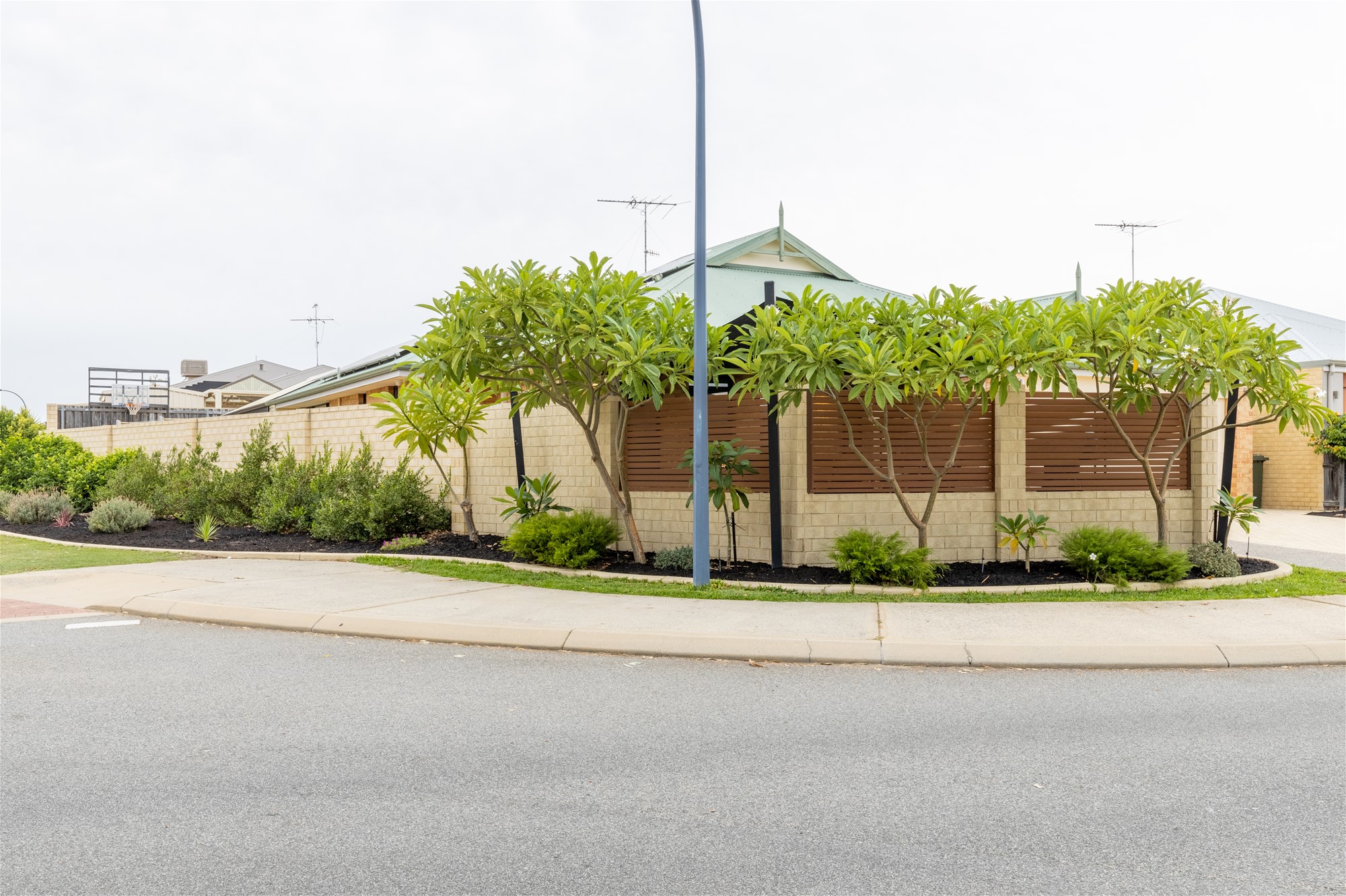 UNDER OFFER 2