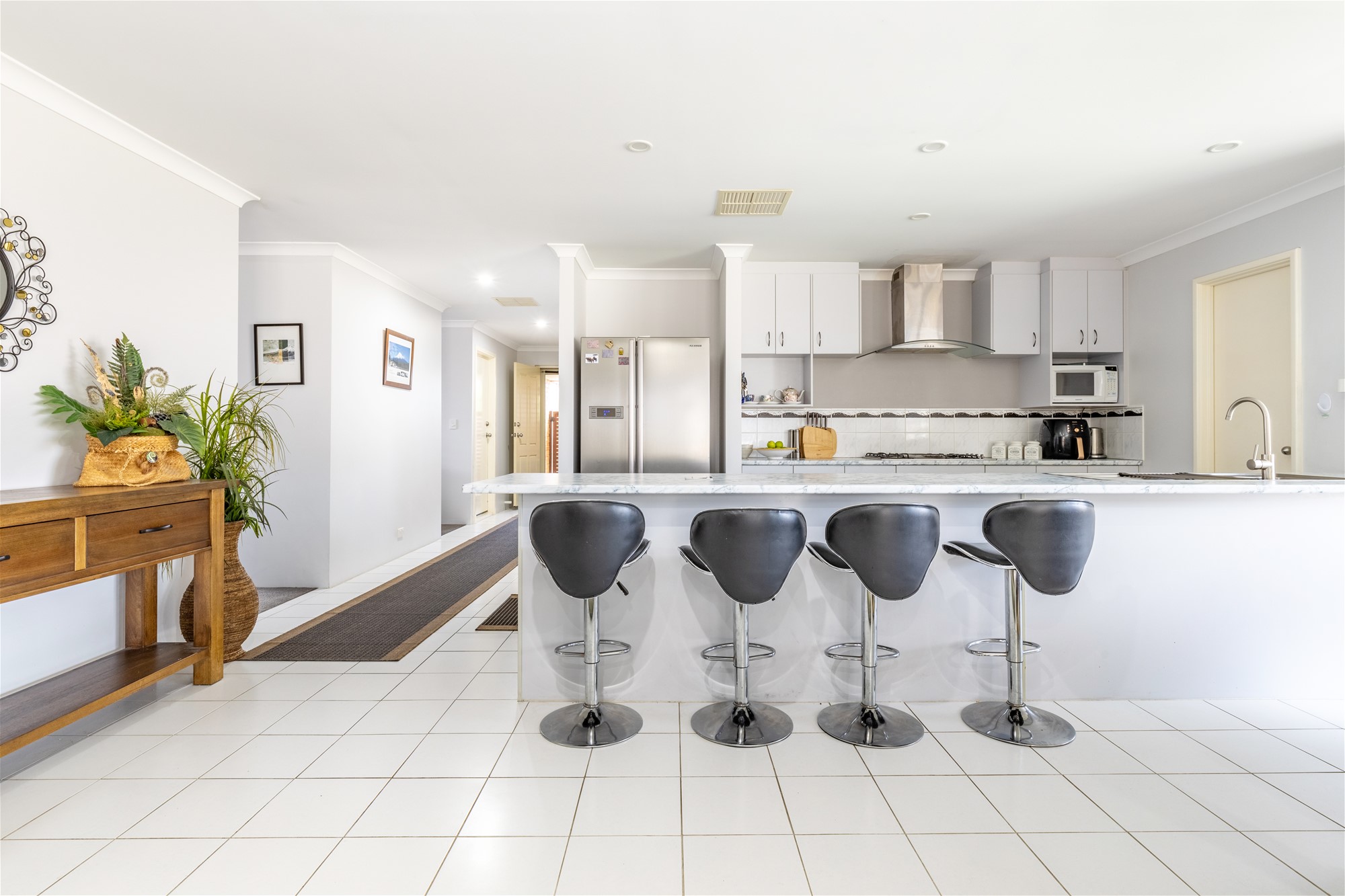 UNDER OFFER 4