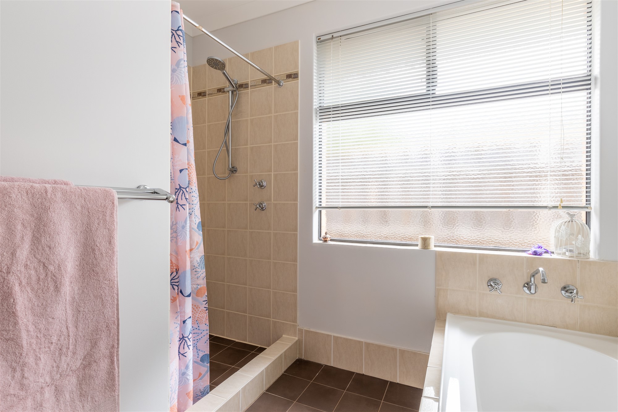 UNDER OFFER 18