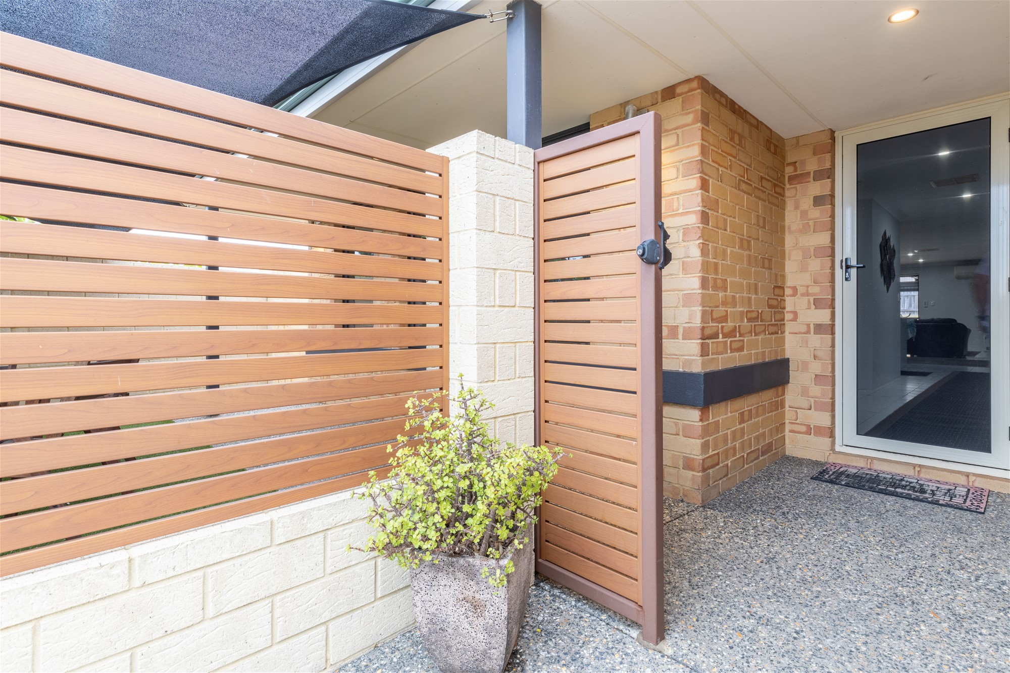 UNDER OFFER 29