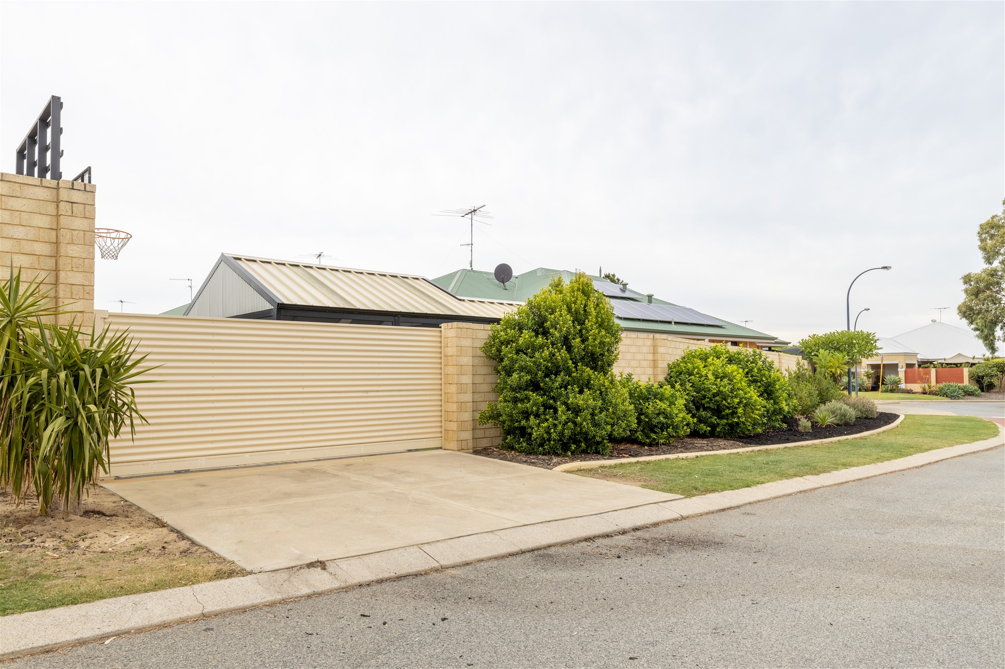 UNDER OFFER 31