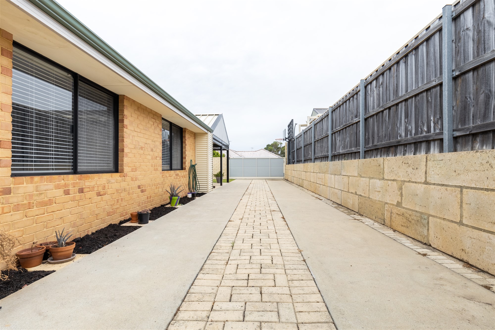 UNDER OFFER 32