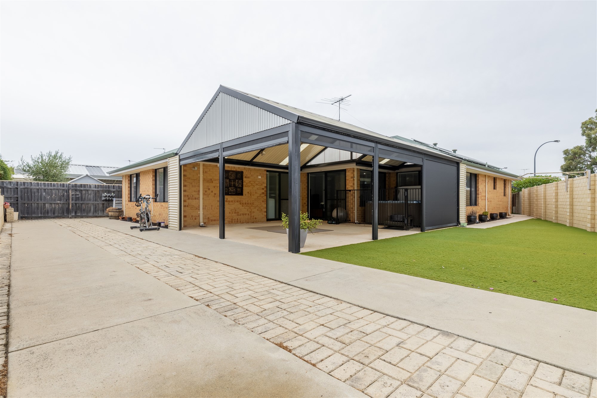 UNDER OFFER 33