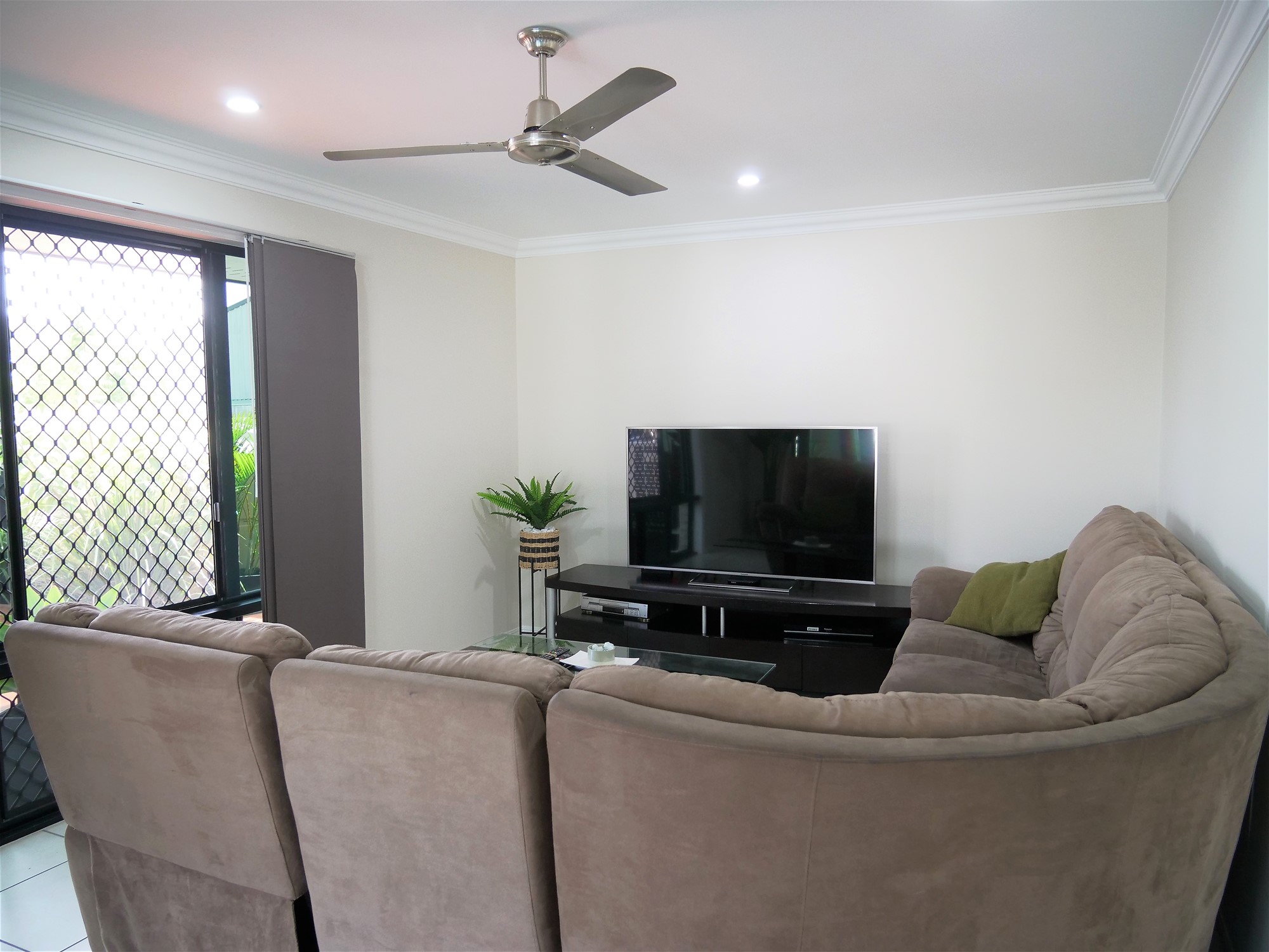 Immaculate Family Home with Inground 8