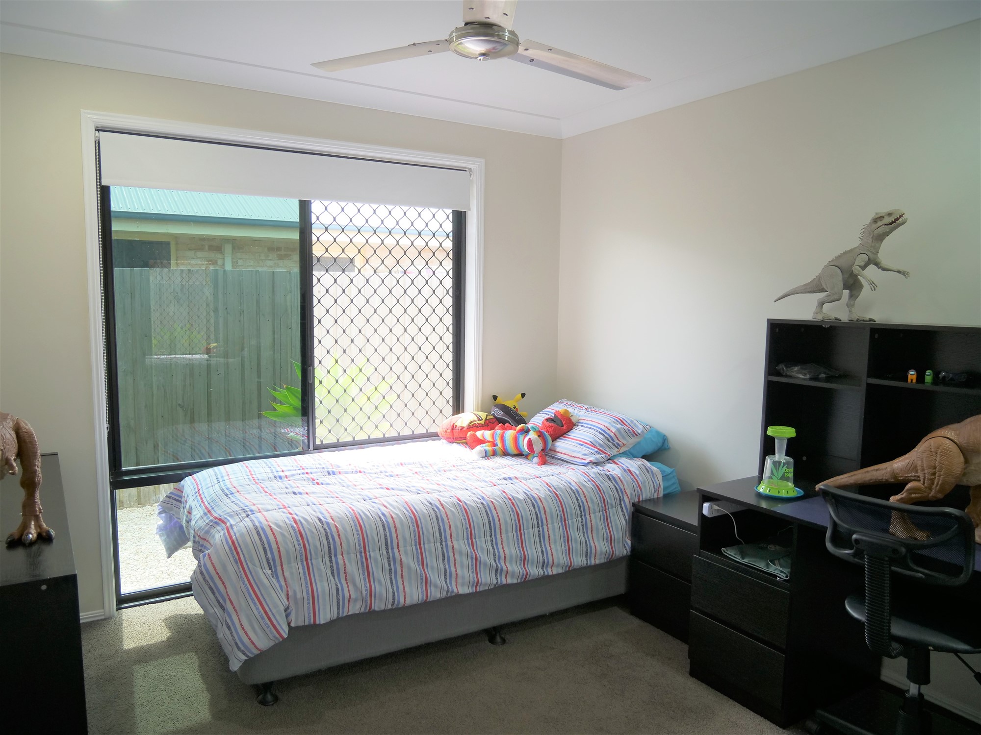 Immaculate Family Home with Inground 11