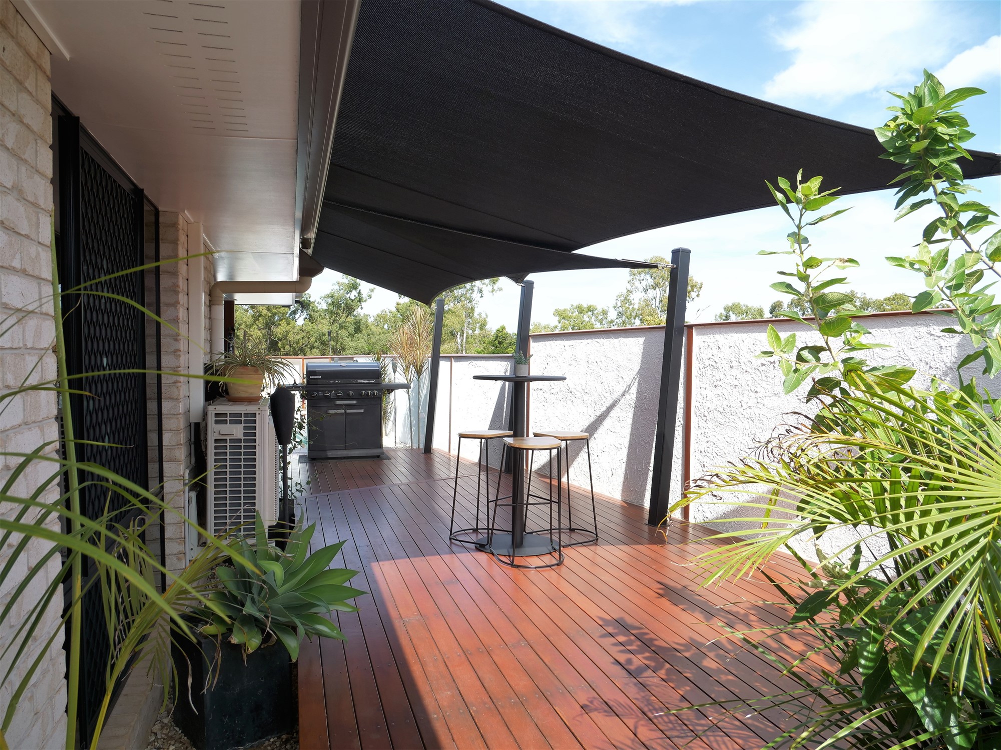 Immaculate Family Home with Inground 23