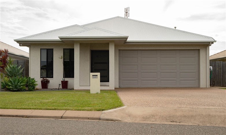 Well Kept Family Haven in 11