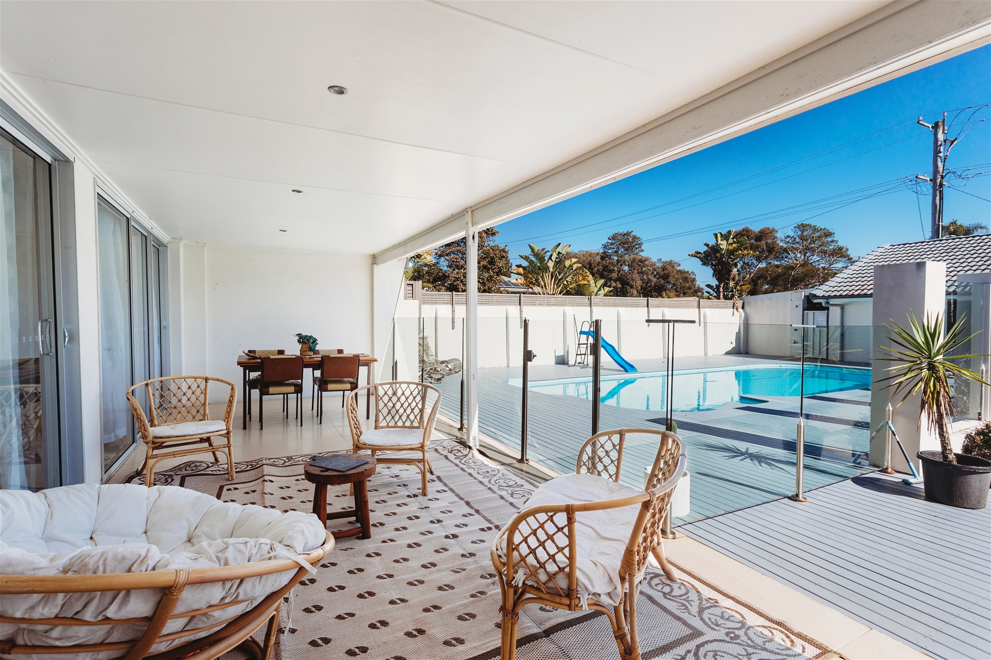 House and Granny flat right near the beach!