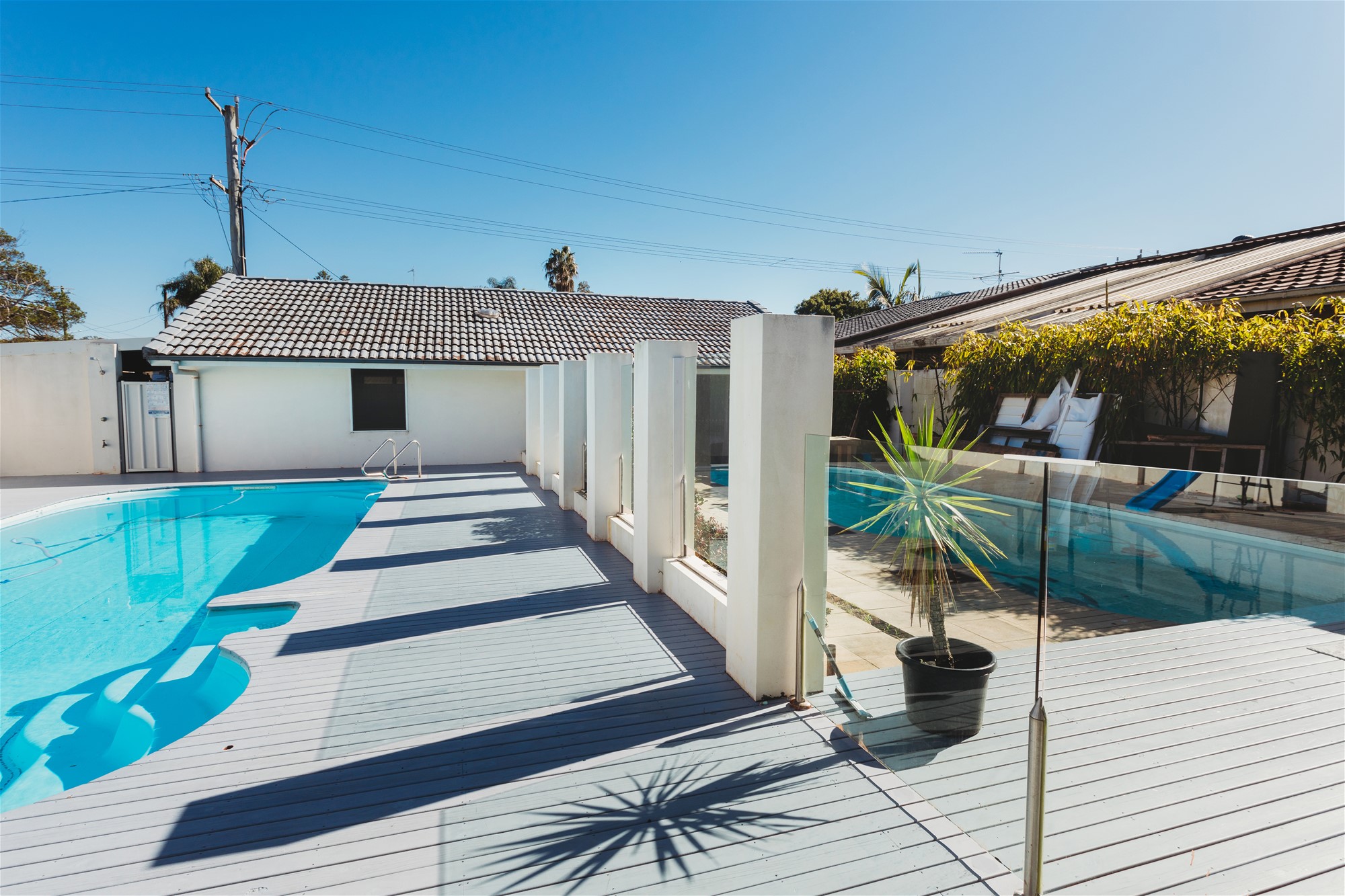 House and Granny flat right 3