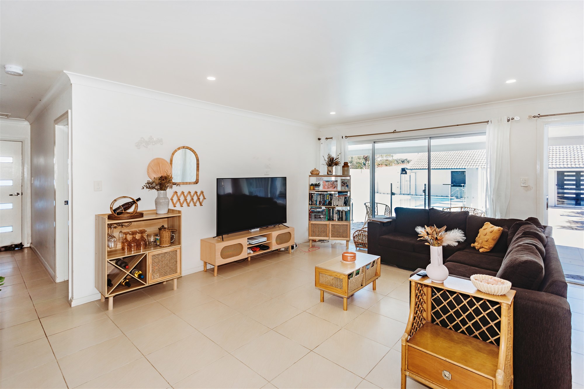 House and Granny flat right 9