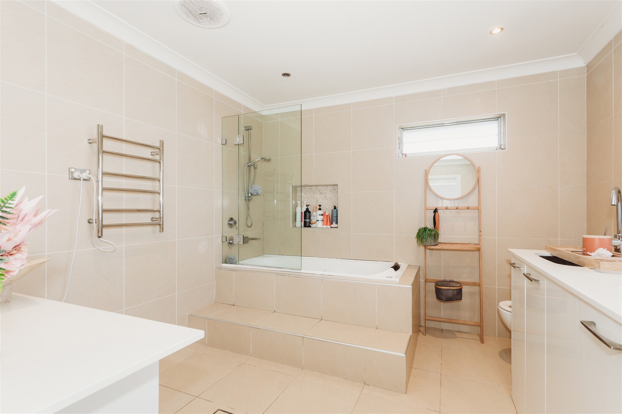 House and Granny flat right 21