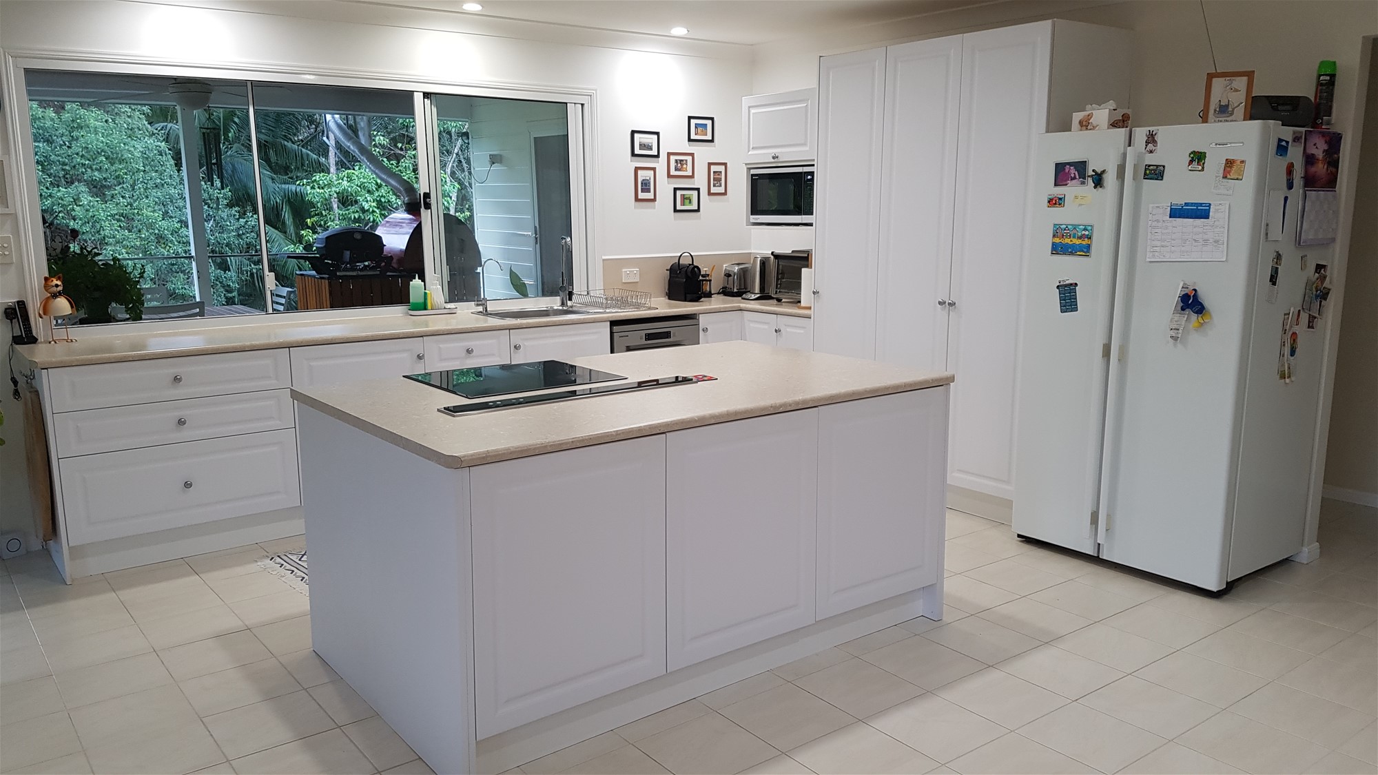 SPACIOUS HOME WITH FREINDLY BIRD 2