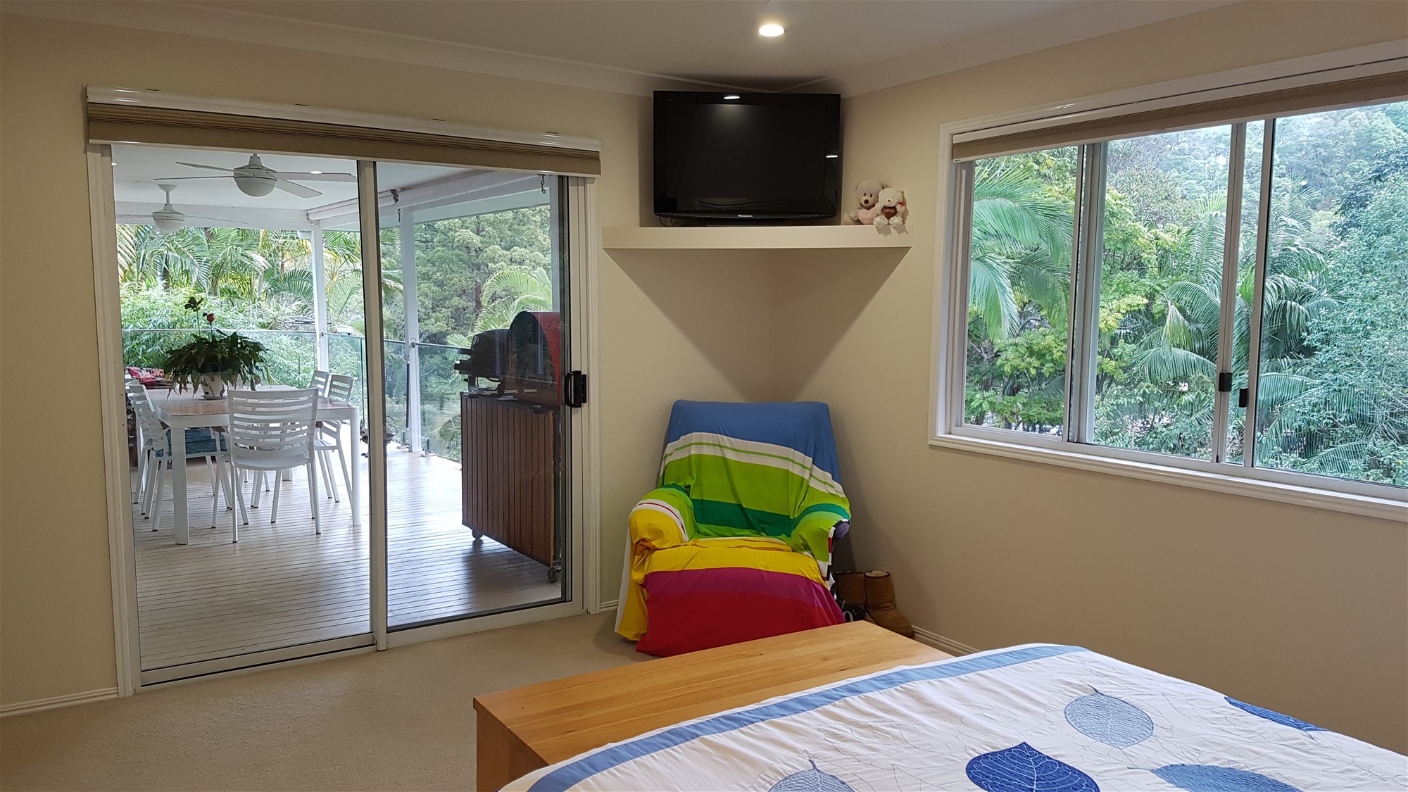 SPACIOUS HOME WITH FREINDLY BIRD 7