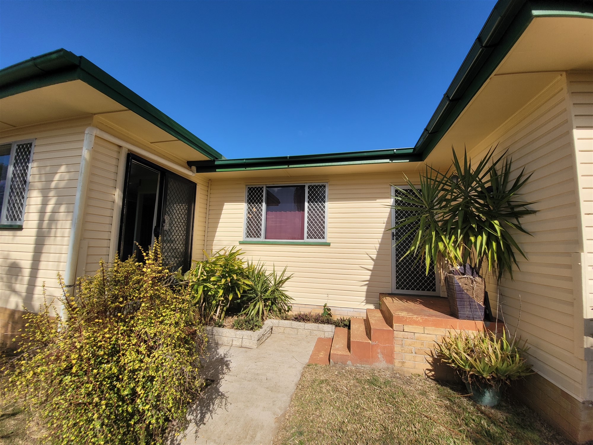 3 bedroom house with 2 2
