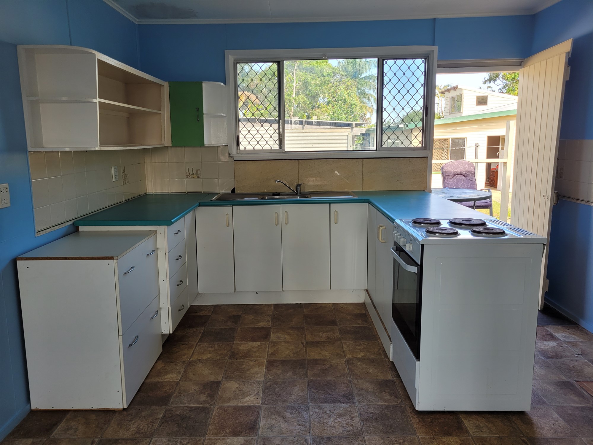 3 bedroom house with 2 4