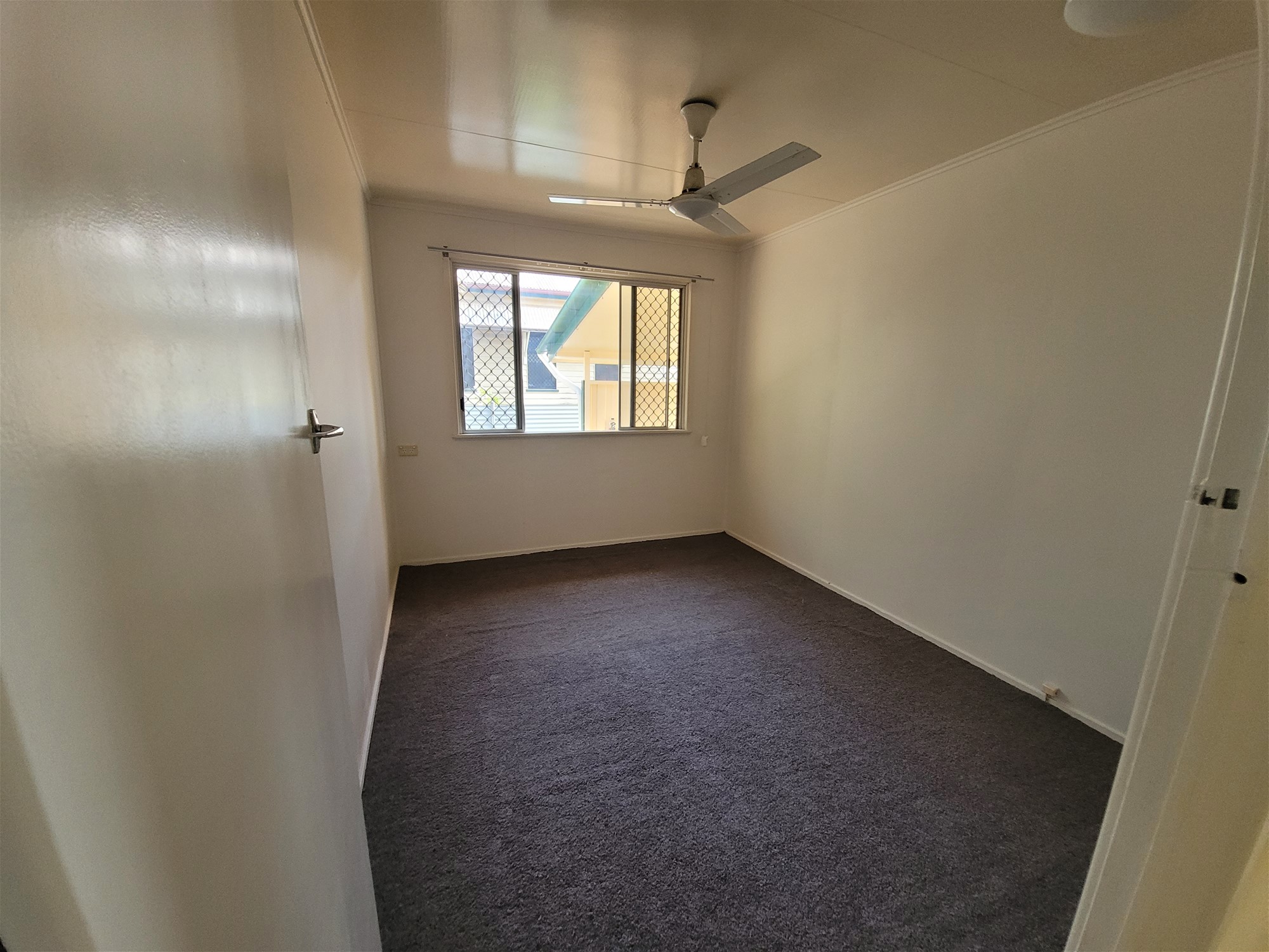 3 bedroom house with 2 6