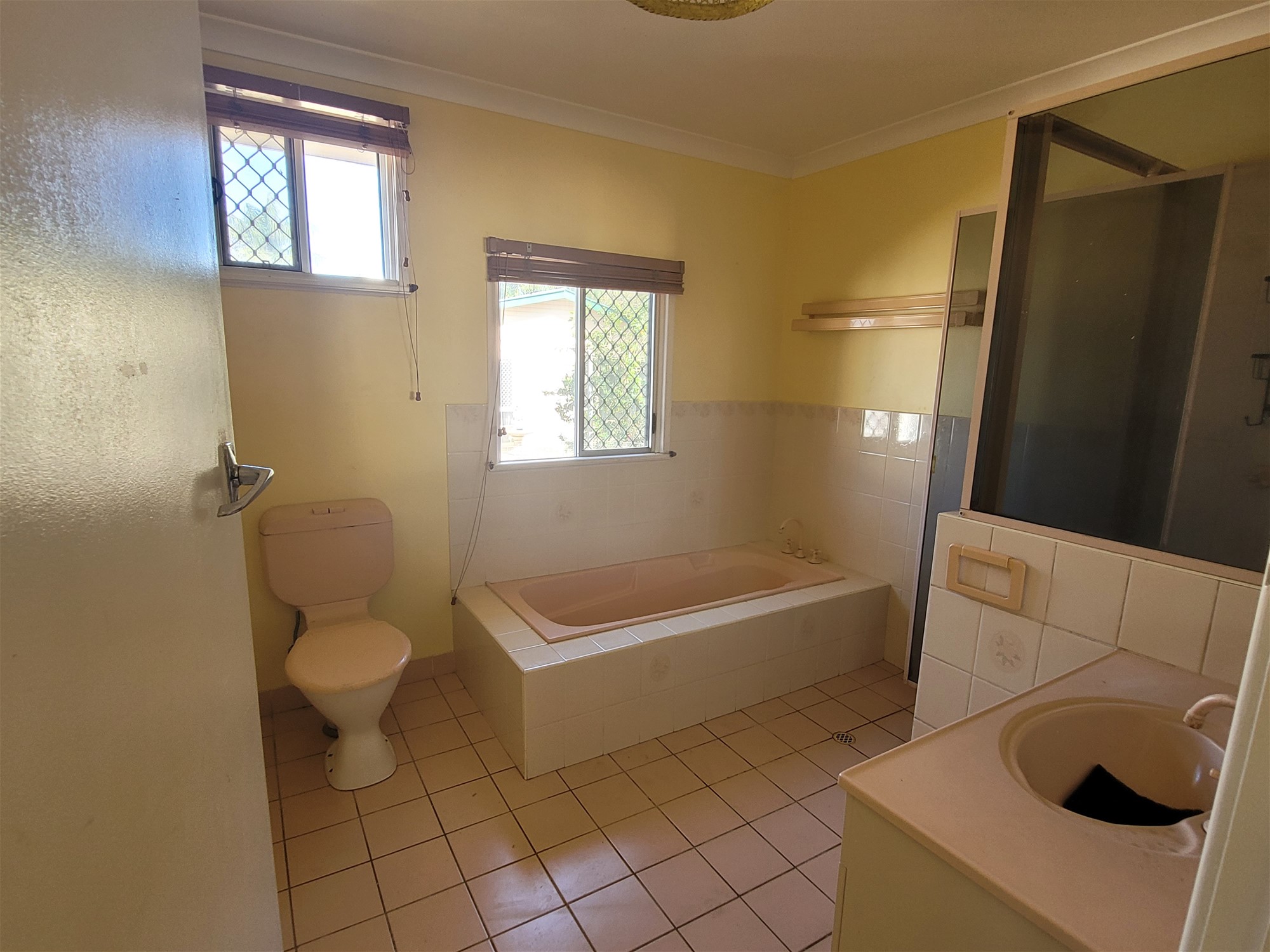 3 bedroom house with 2 8