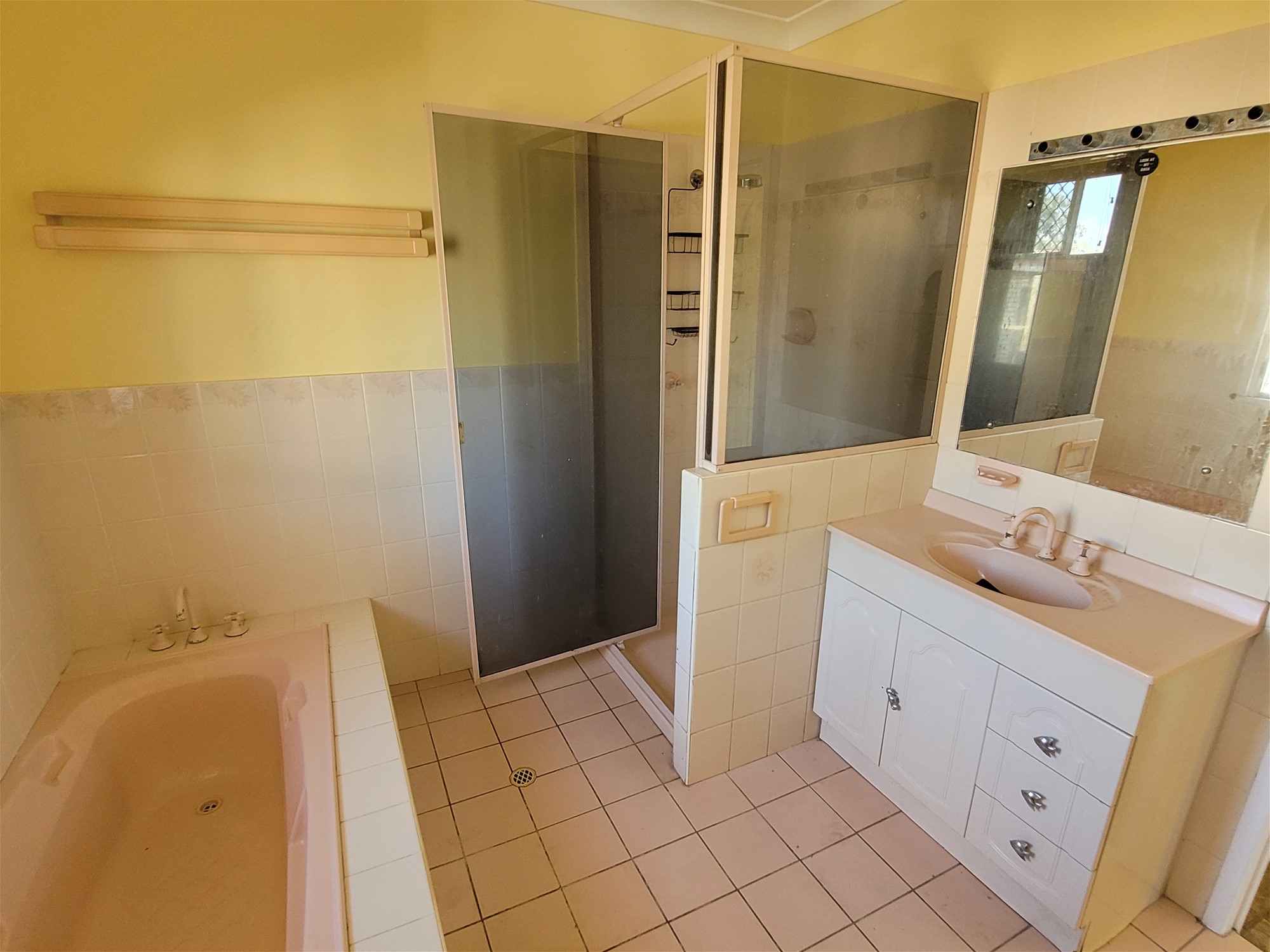 3 bedroom house with 2 9
