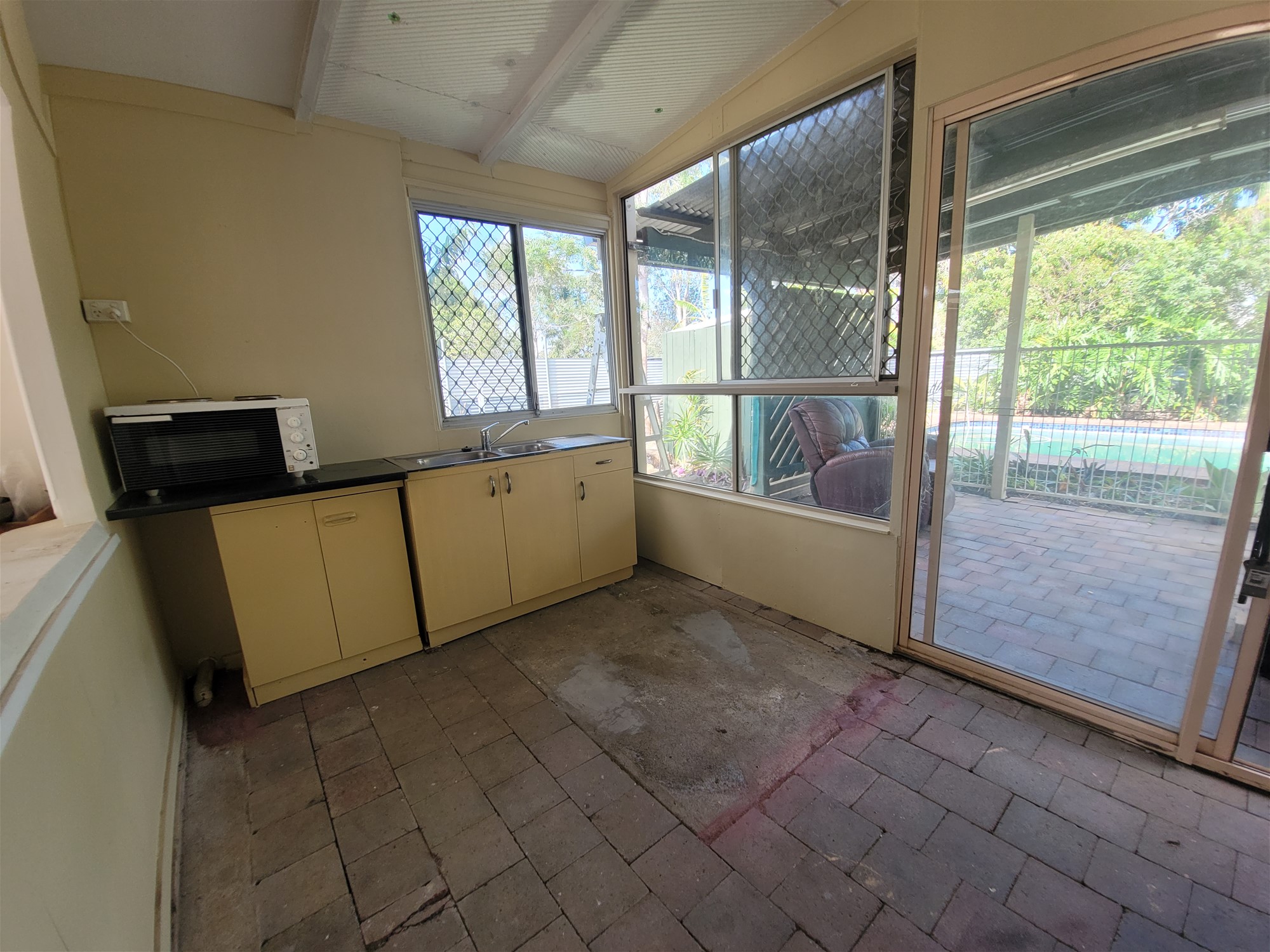 3 bedroom house with 2 17