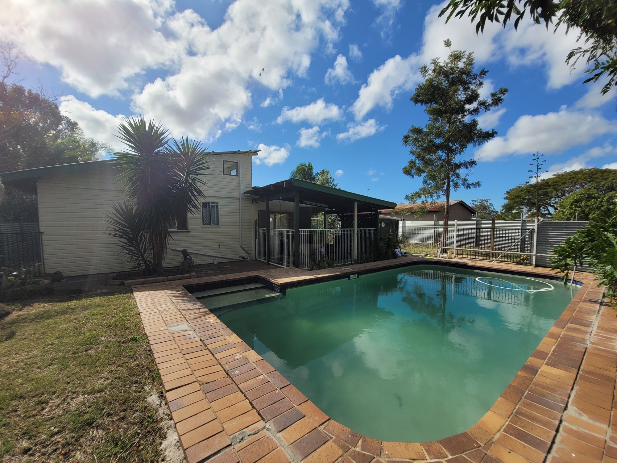 3 bedroom house with 2 19
