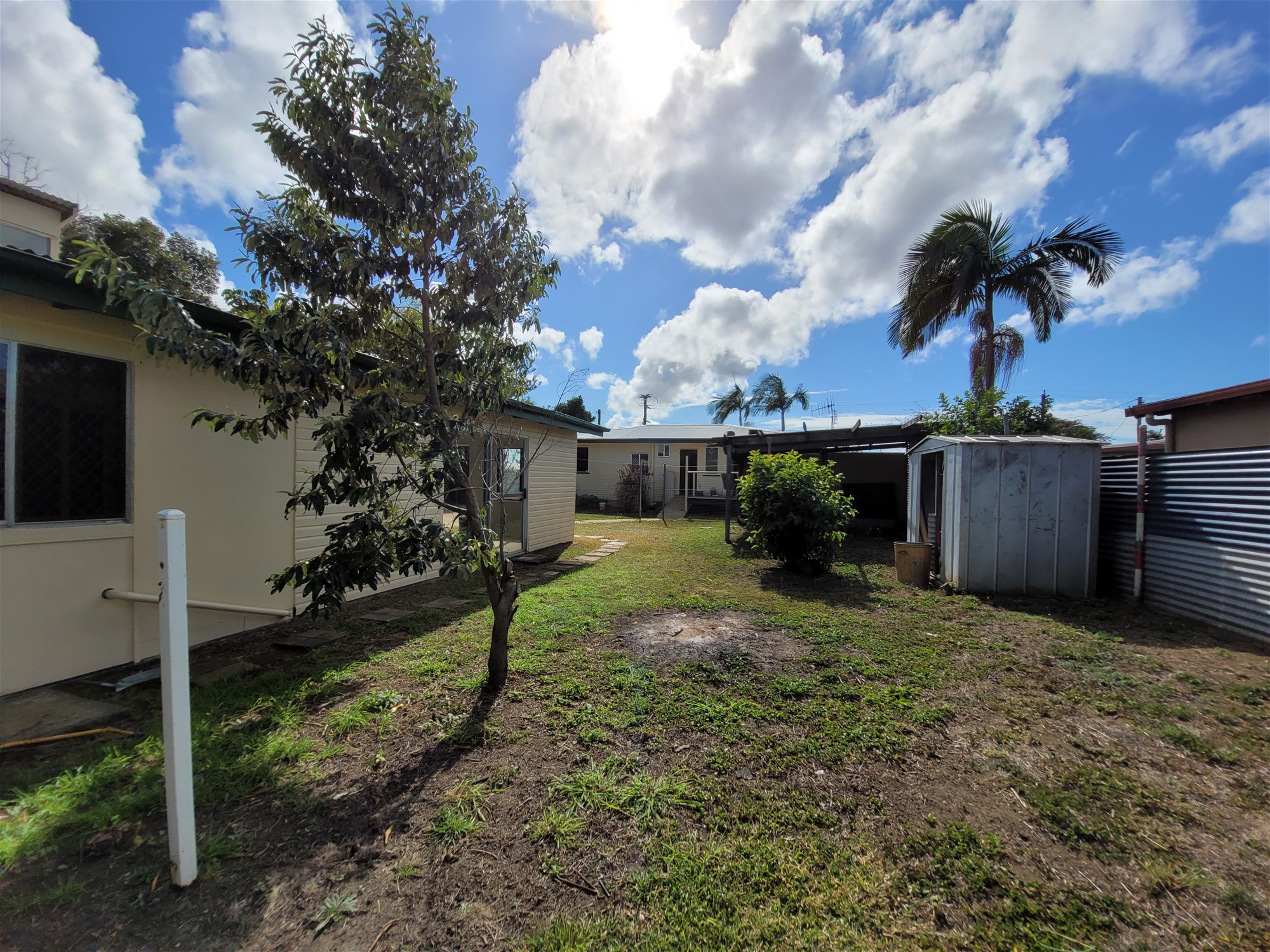 3 bedroom house with 2 20
