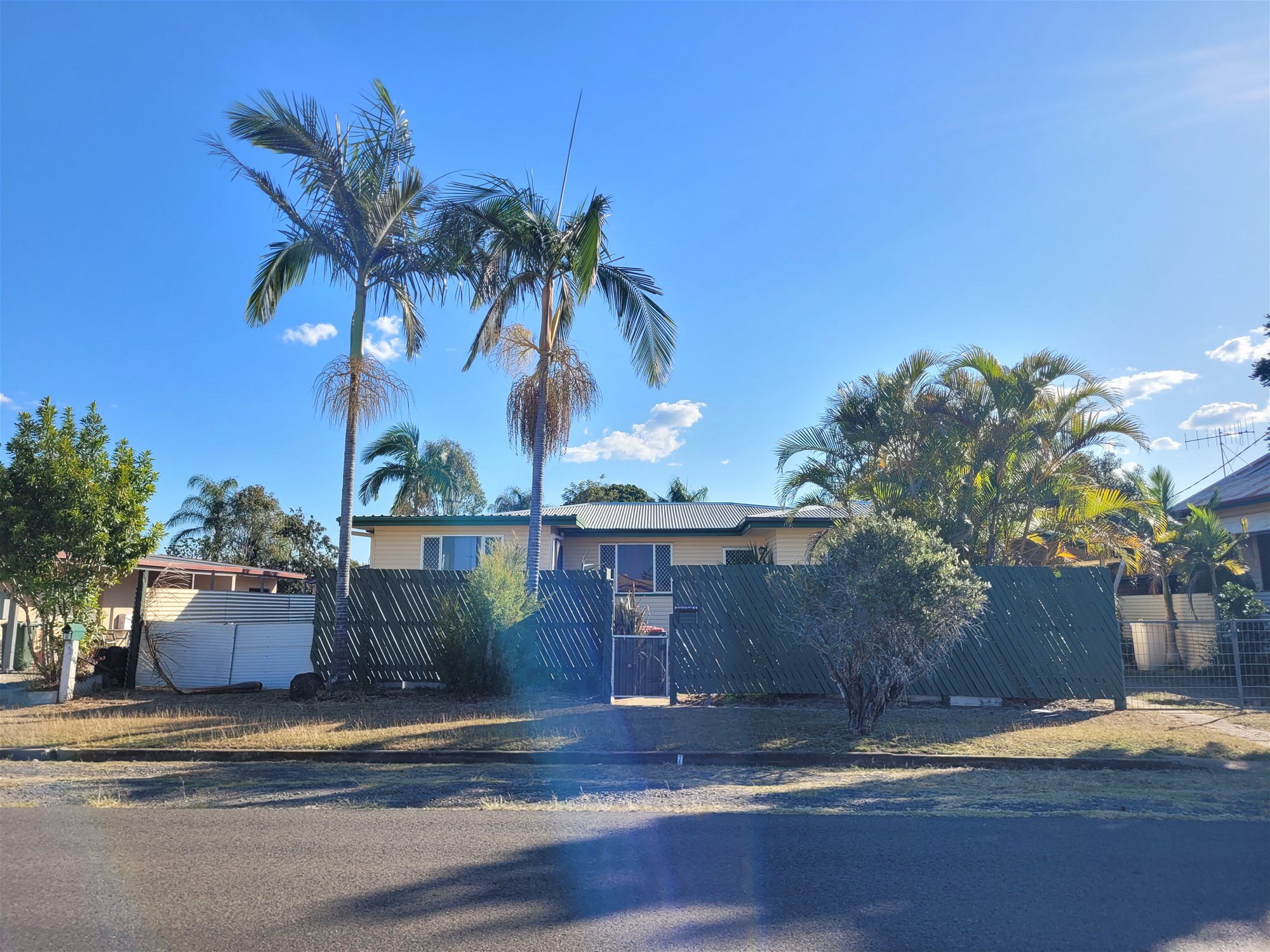 3 bedroom house with 2 23