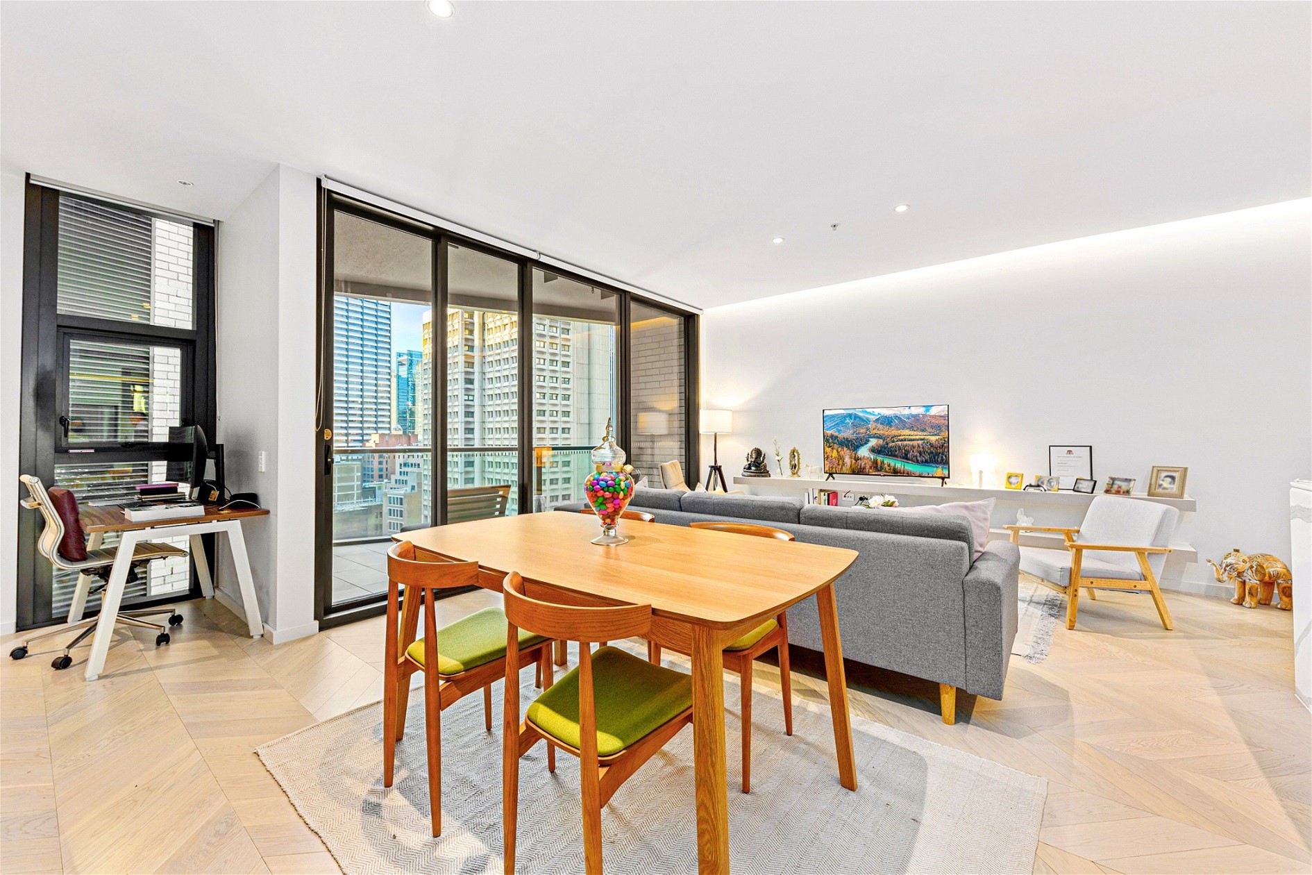 Luxury two beds apartment with 3