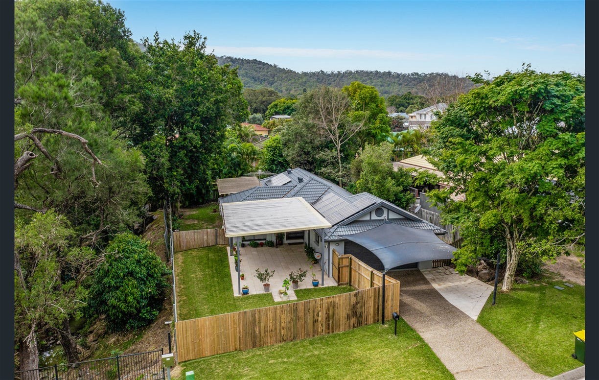 Charming living in Canungra 9