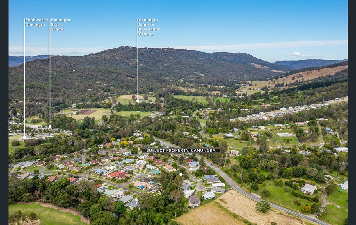 Charming living in Canungra 10