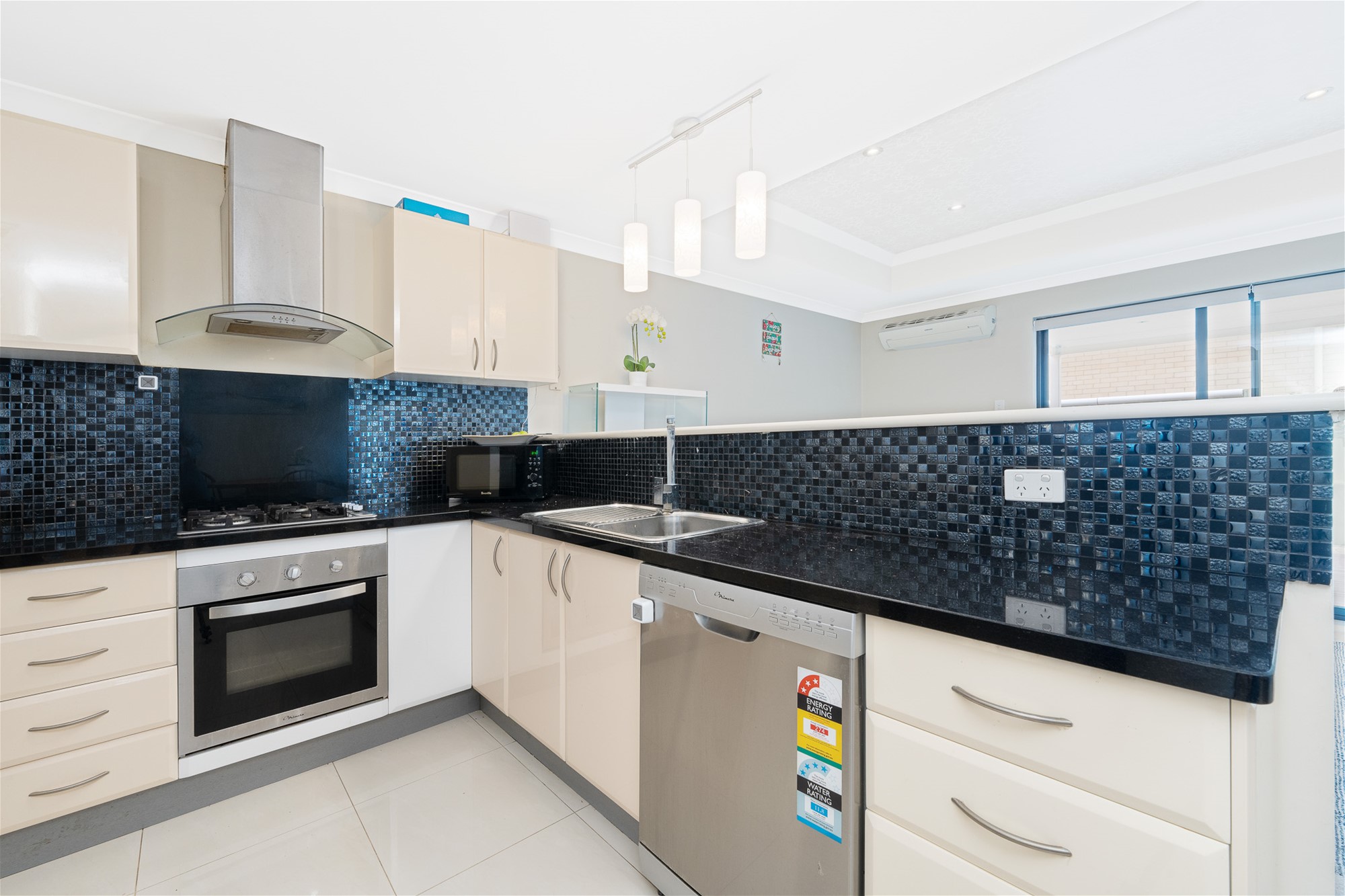 UNDER OFFER 6