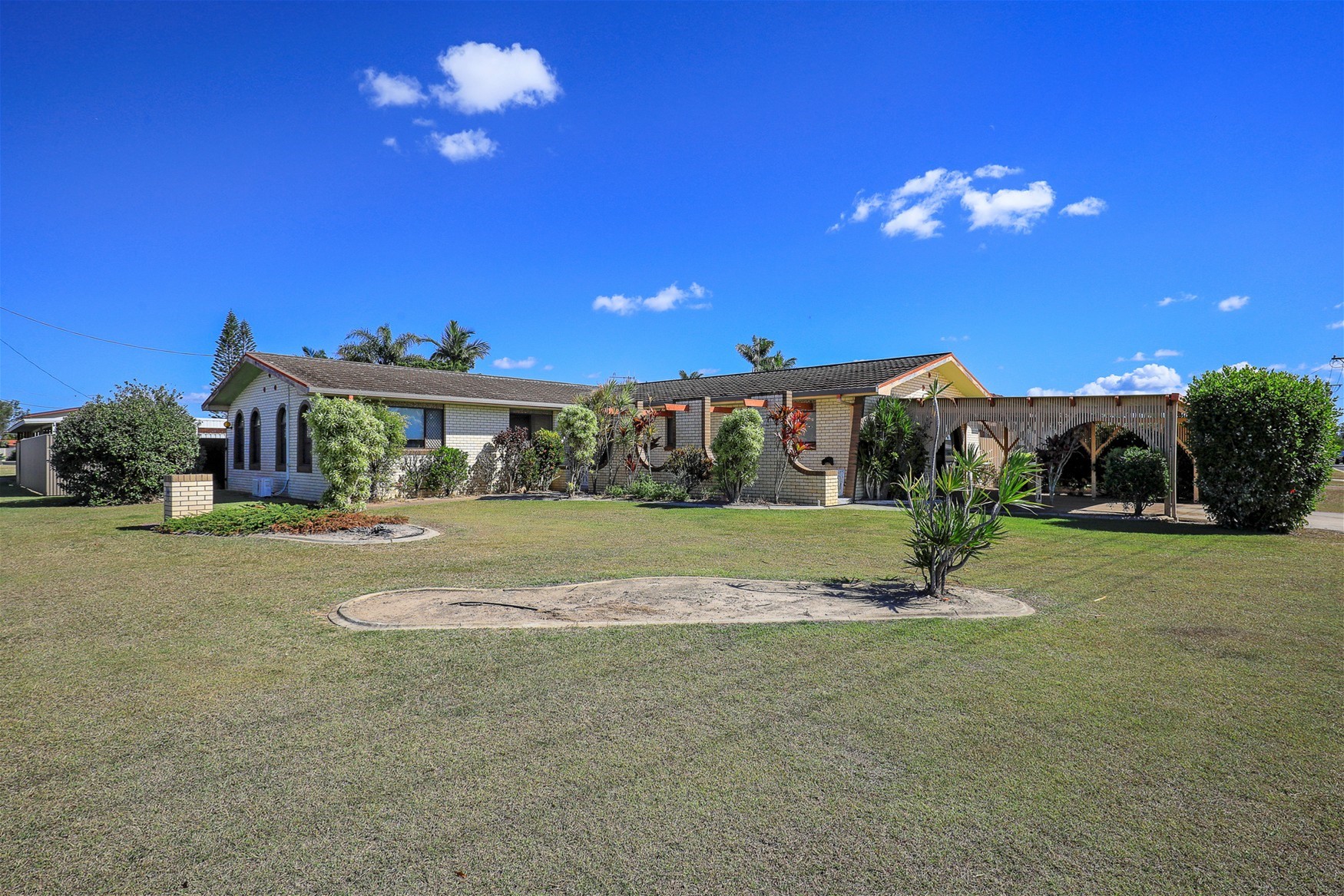 FOR SALE. Private Sale. Large 4 bed brick /Hardwood Home, Avenell Heights Bundaberg.