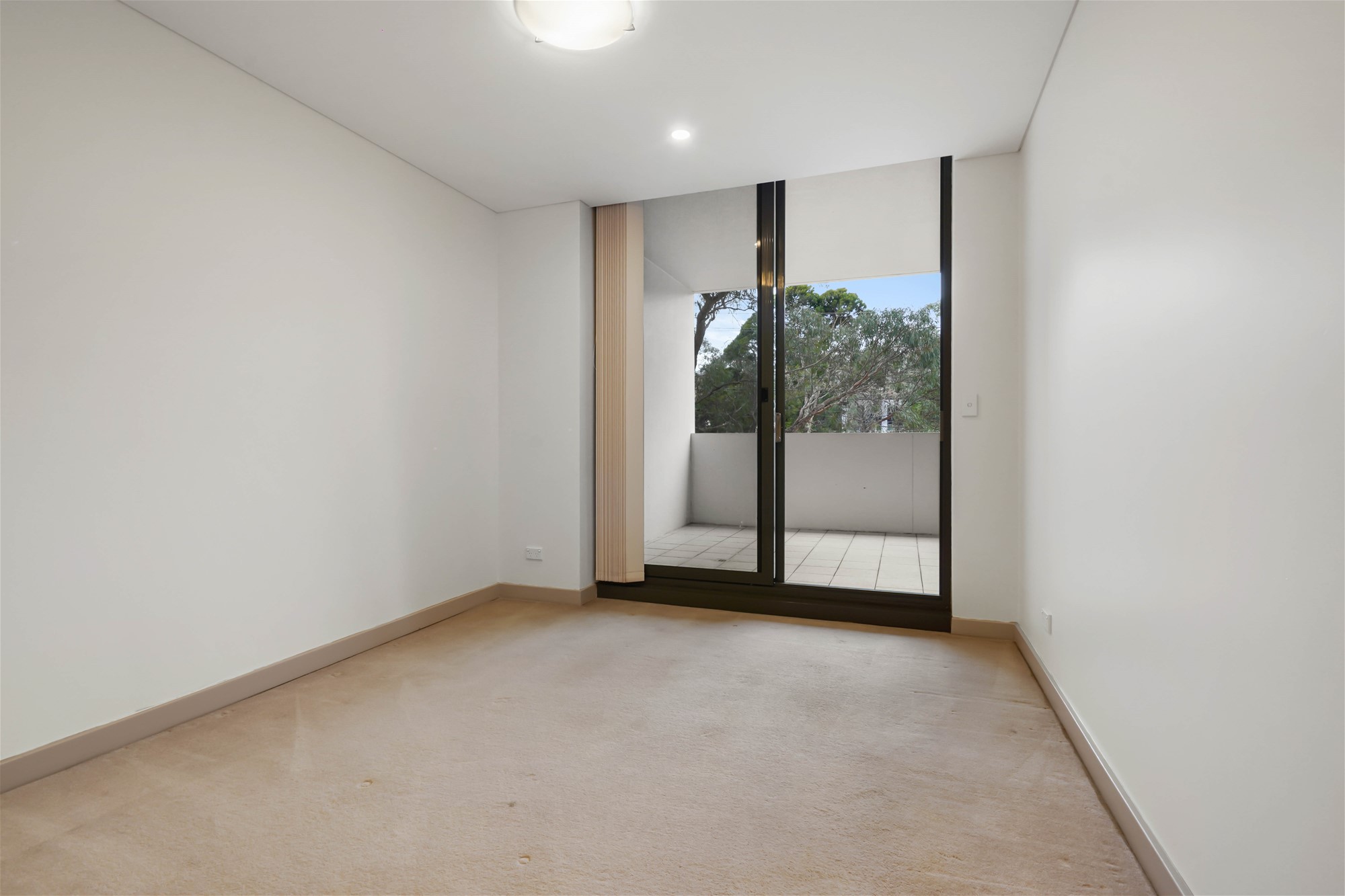 Ground Floor Apartment with Huge 4