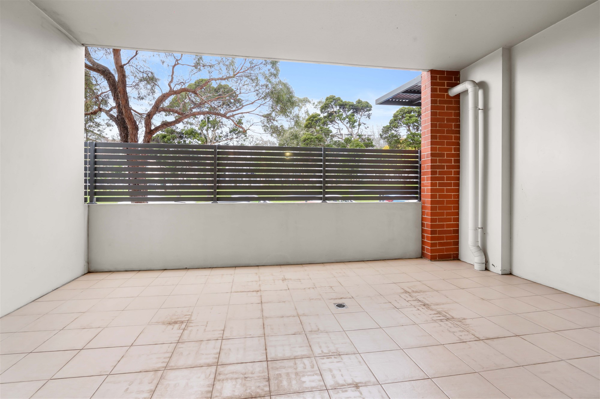 Ground Floor Apartment with Huge 10