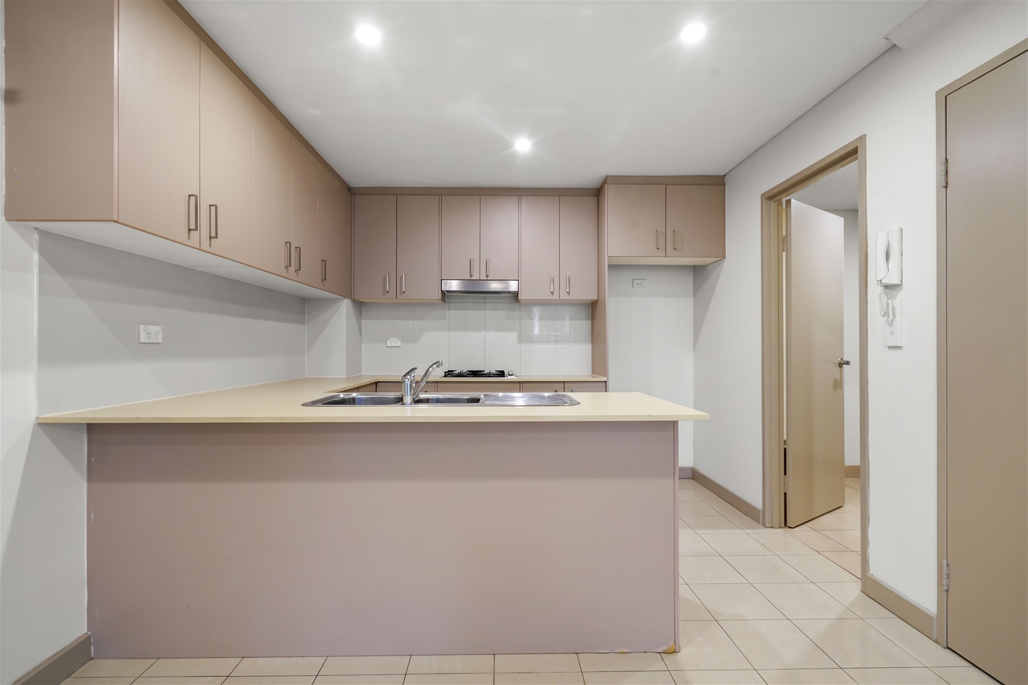 Ground Floor Apartment with Huge 5