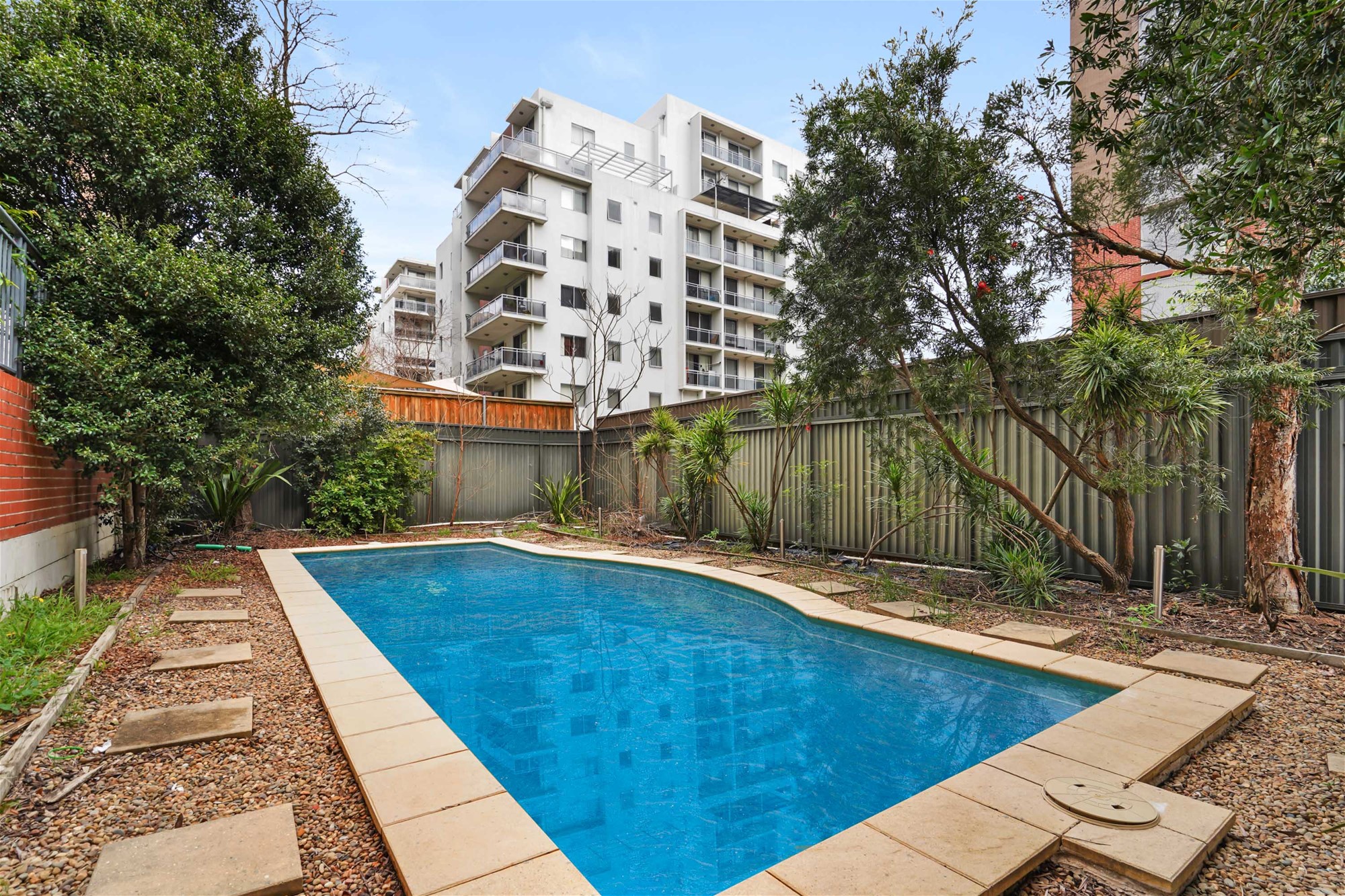 Ground Floor Apartment with Huge 12