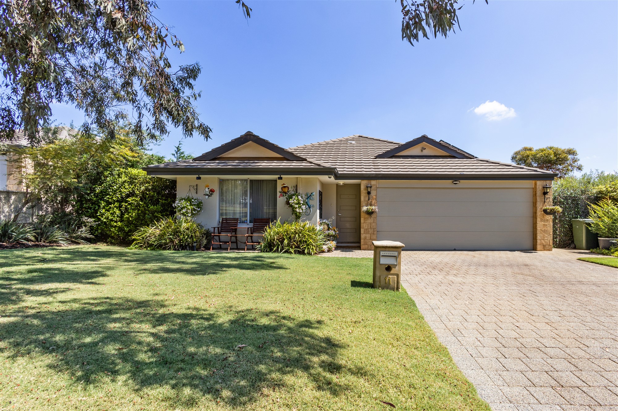 Charming 4 Bedroom Family Home in Desirable Brookdale Neighborhood!