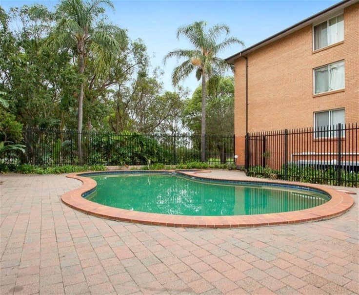 Under Offer – Lake side 13