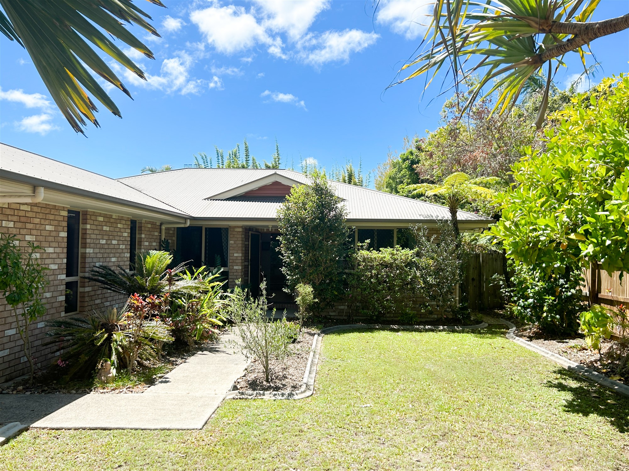 UNDER CONTRACT Peaceful and spacious 6