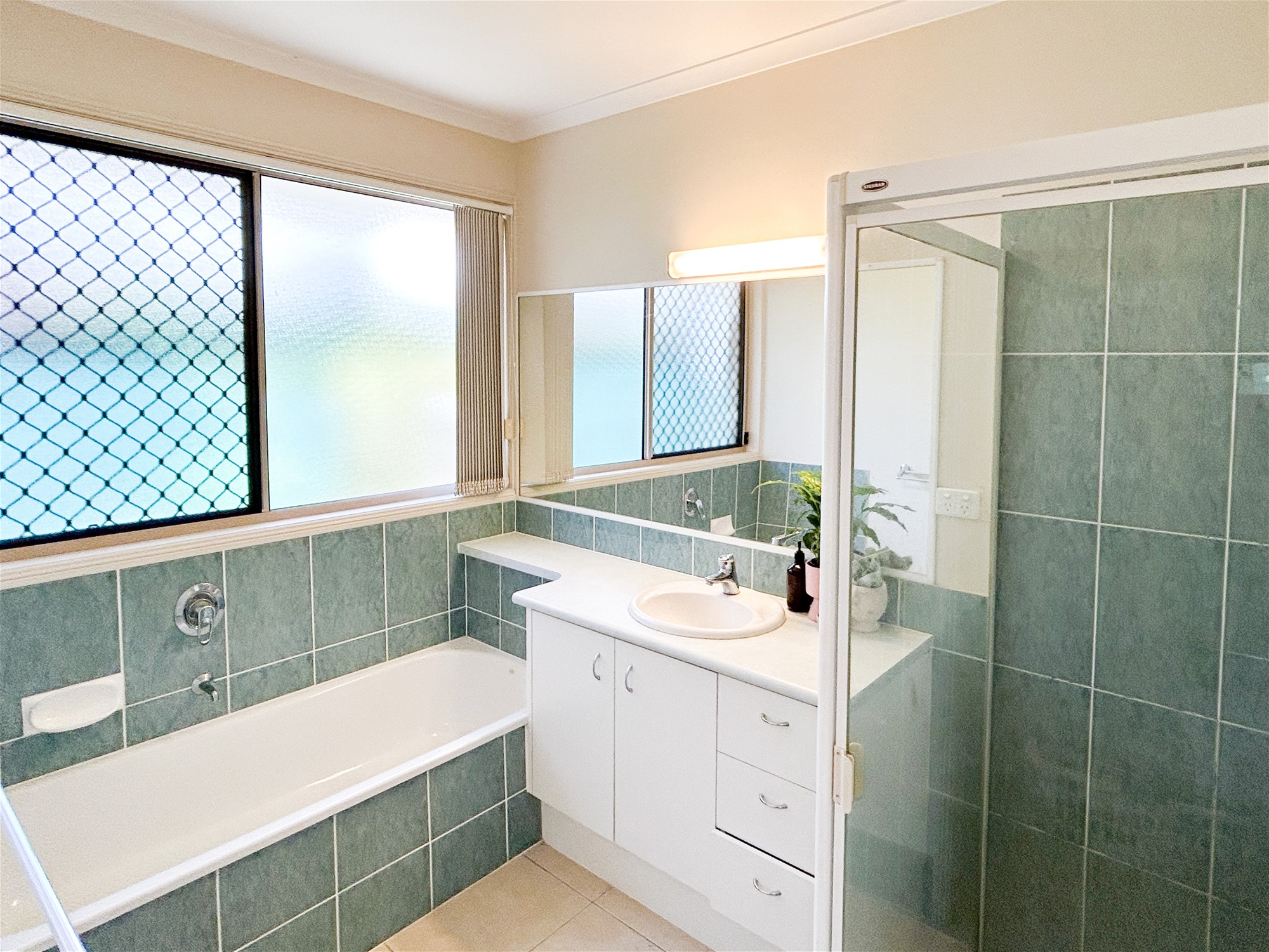 UNDER CONTRACT Peaceful and spacious 11