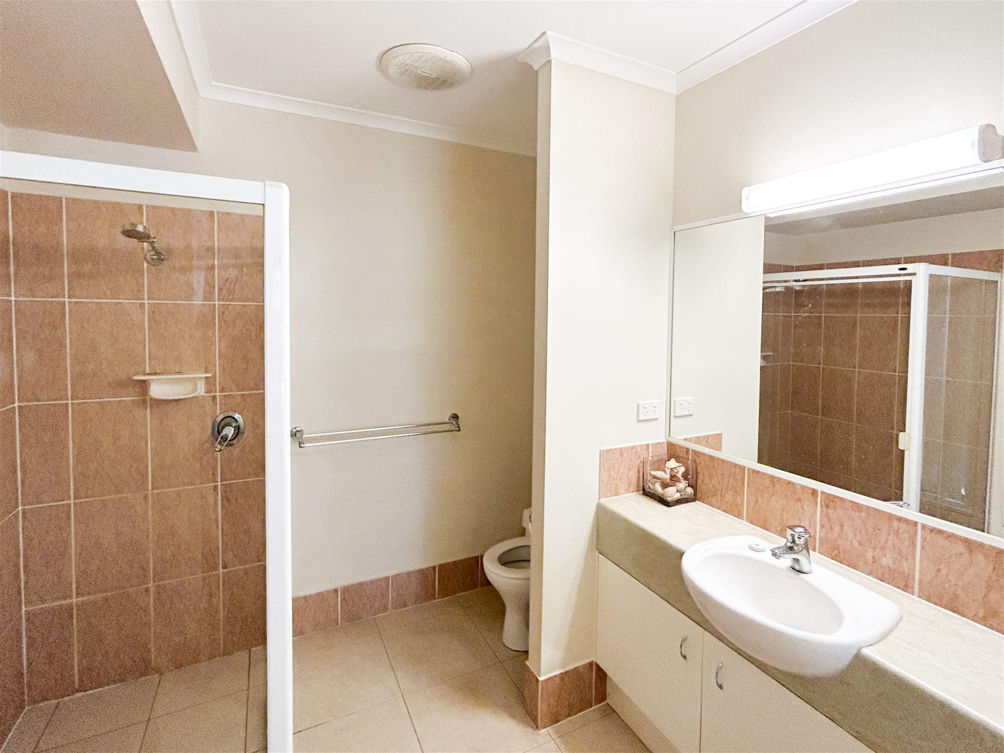 UNDER CONTRACT Peaceful and spacious 13