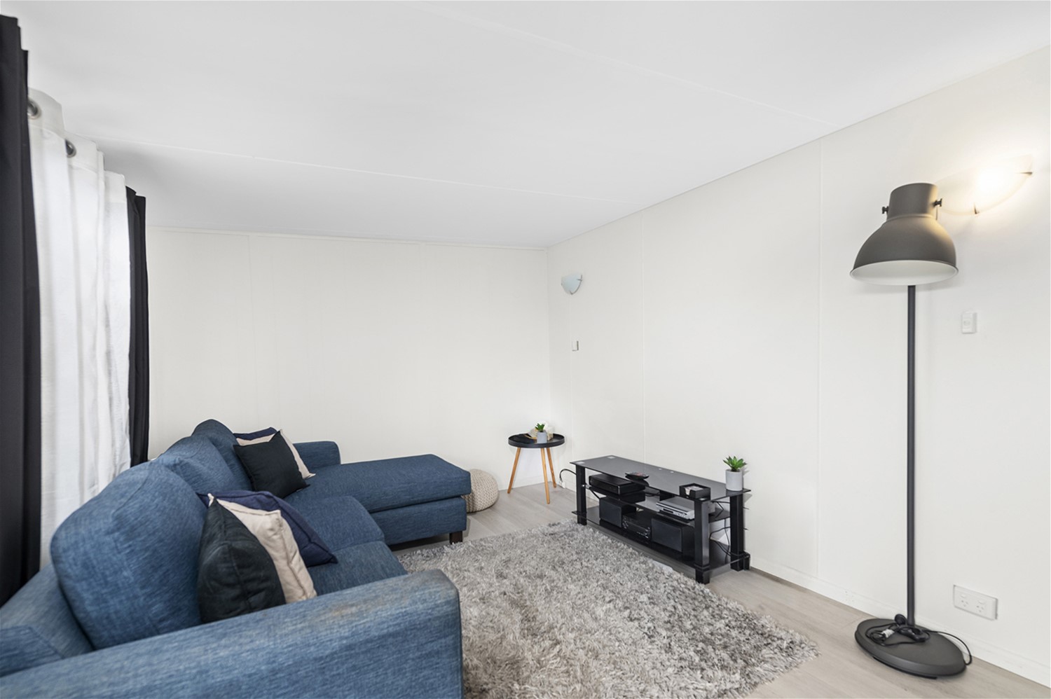 UNDER CONTRACT – DEPOSIT TAKEN 7