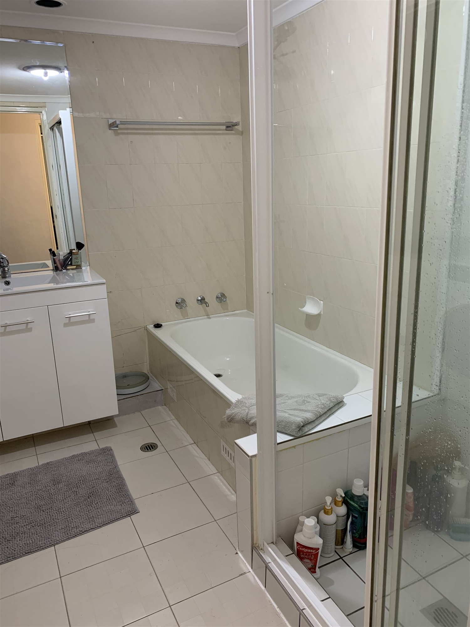 Under Offer – Lake side 10