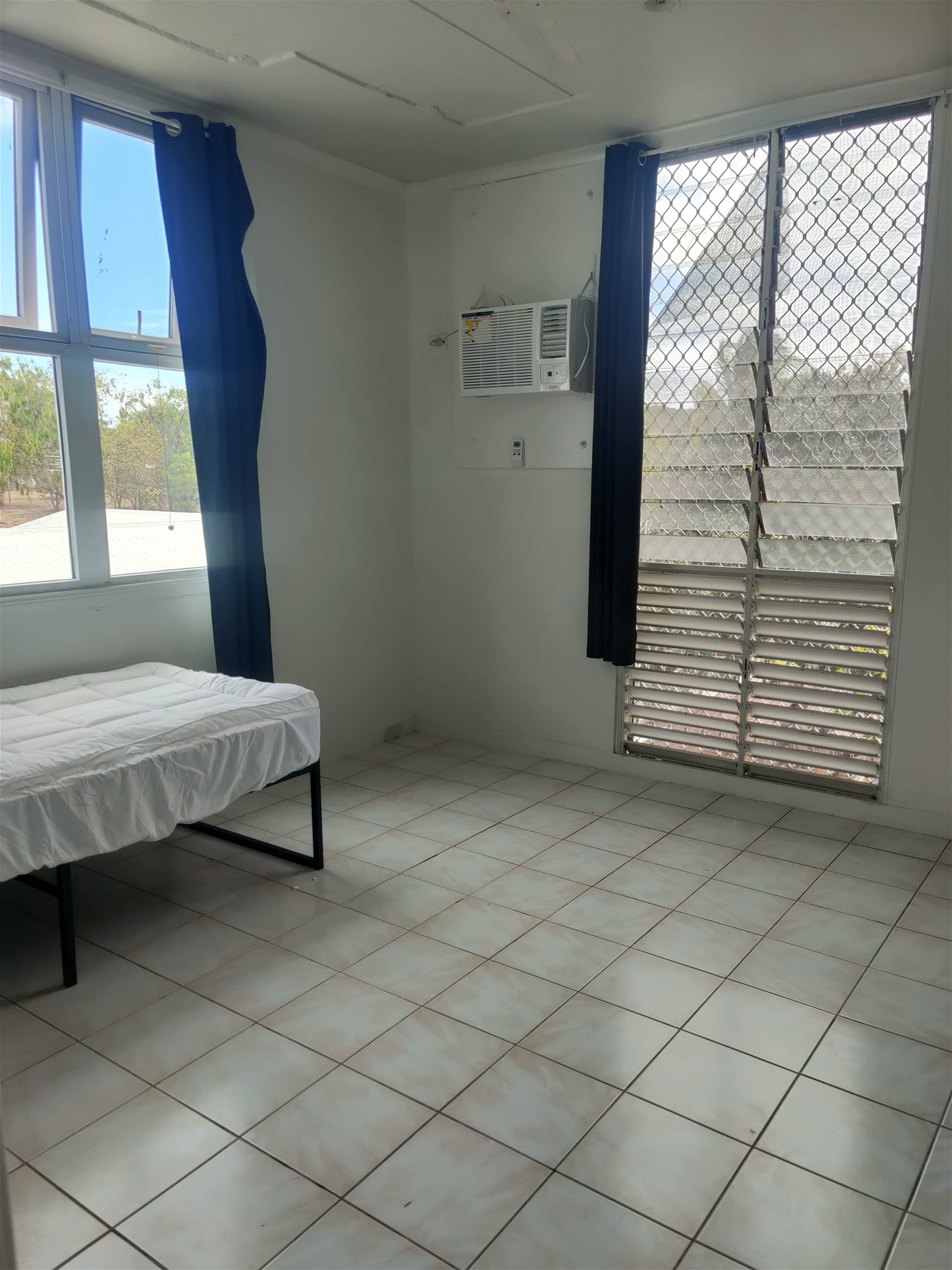 Land for Sale. DA for 6