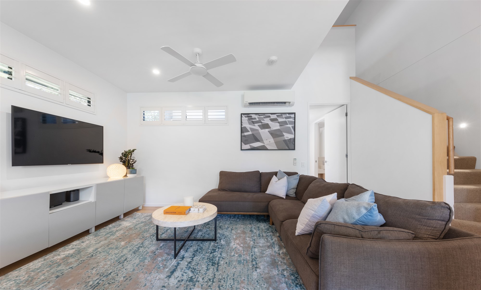 Luxury 4-Bedroom Townhouse in Tranquil 5
