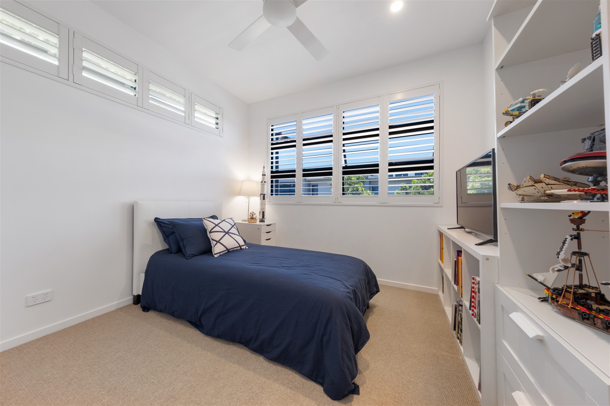 Luxury 4-Bedroom Townhouse in Tranquil 10